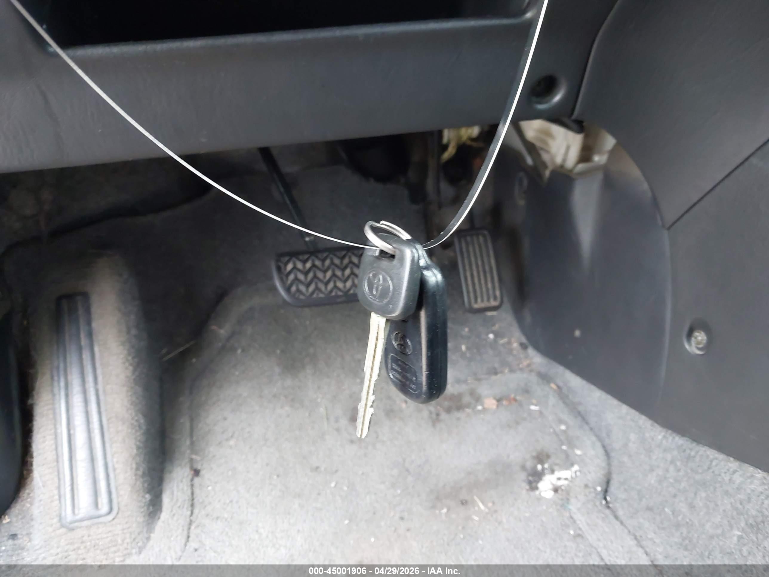 TOYOTA RAV4 image 11