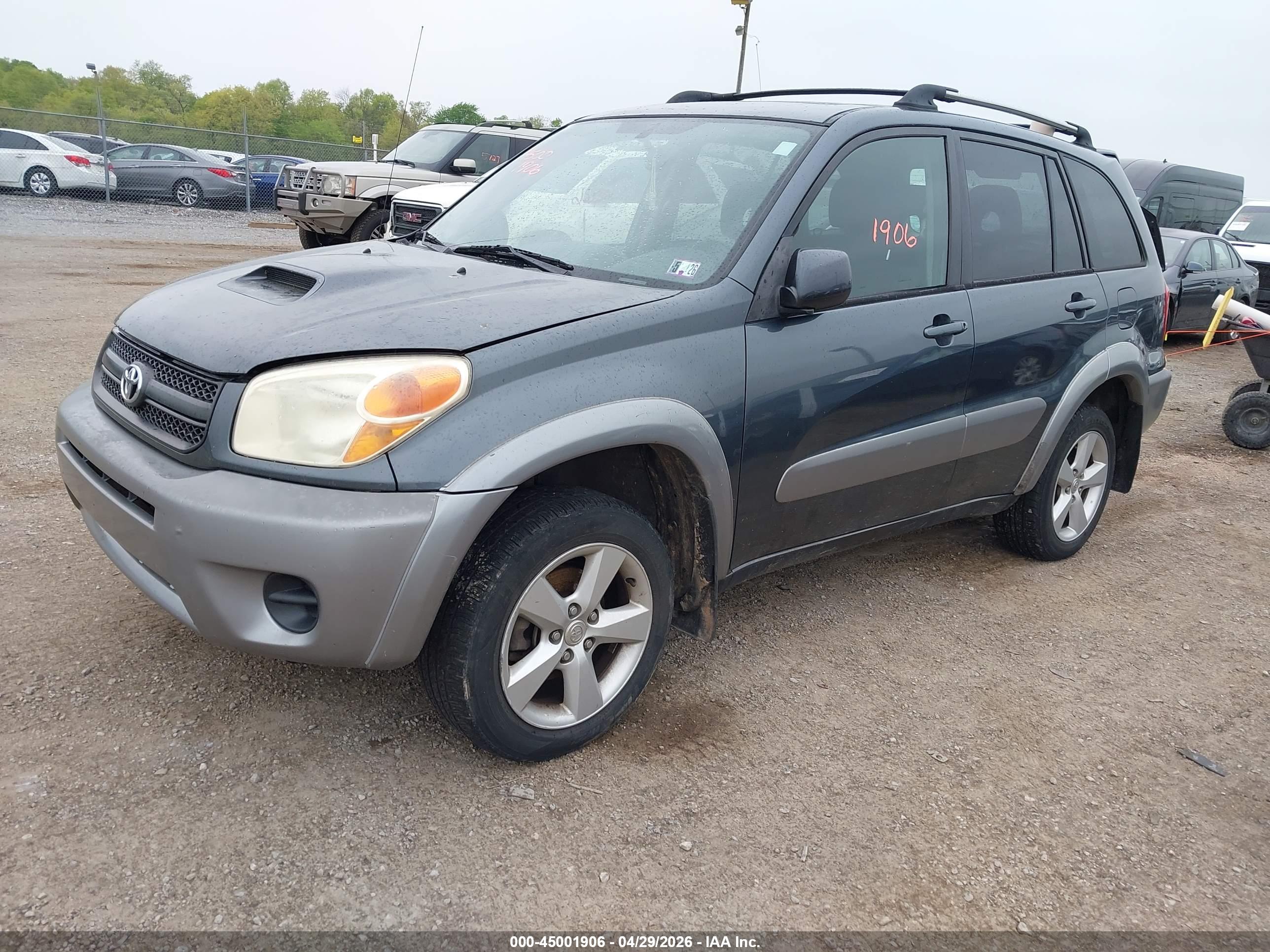 TOYOTA RAV4 image 2