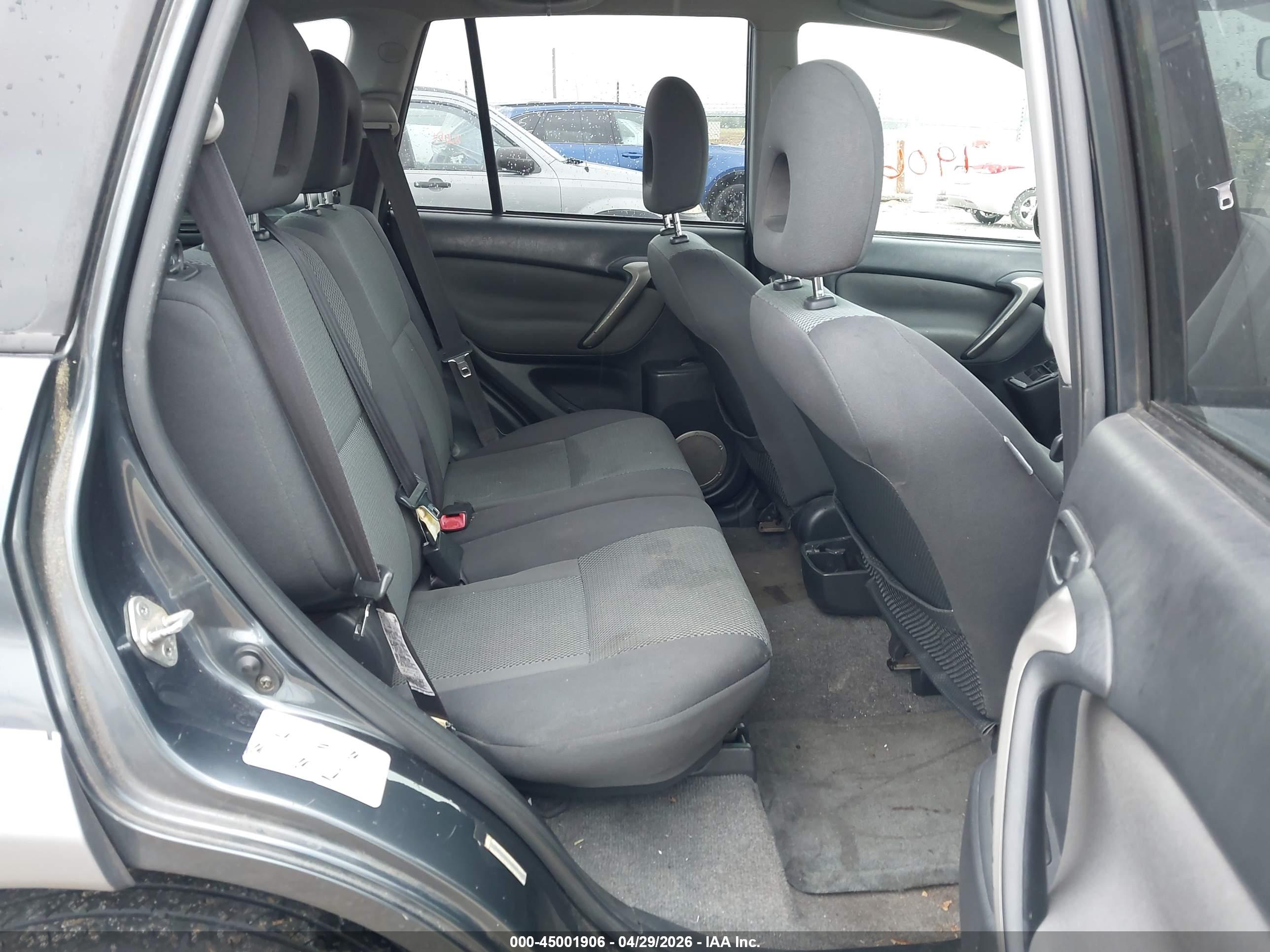 TOYOTA RAV4 image 8