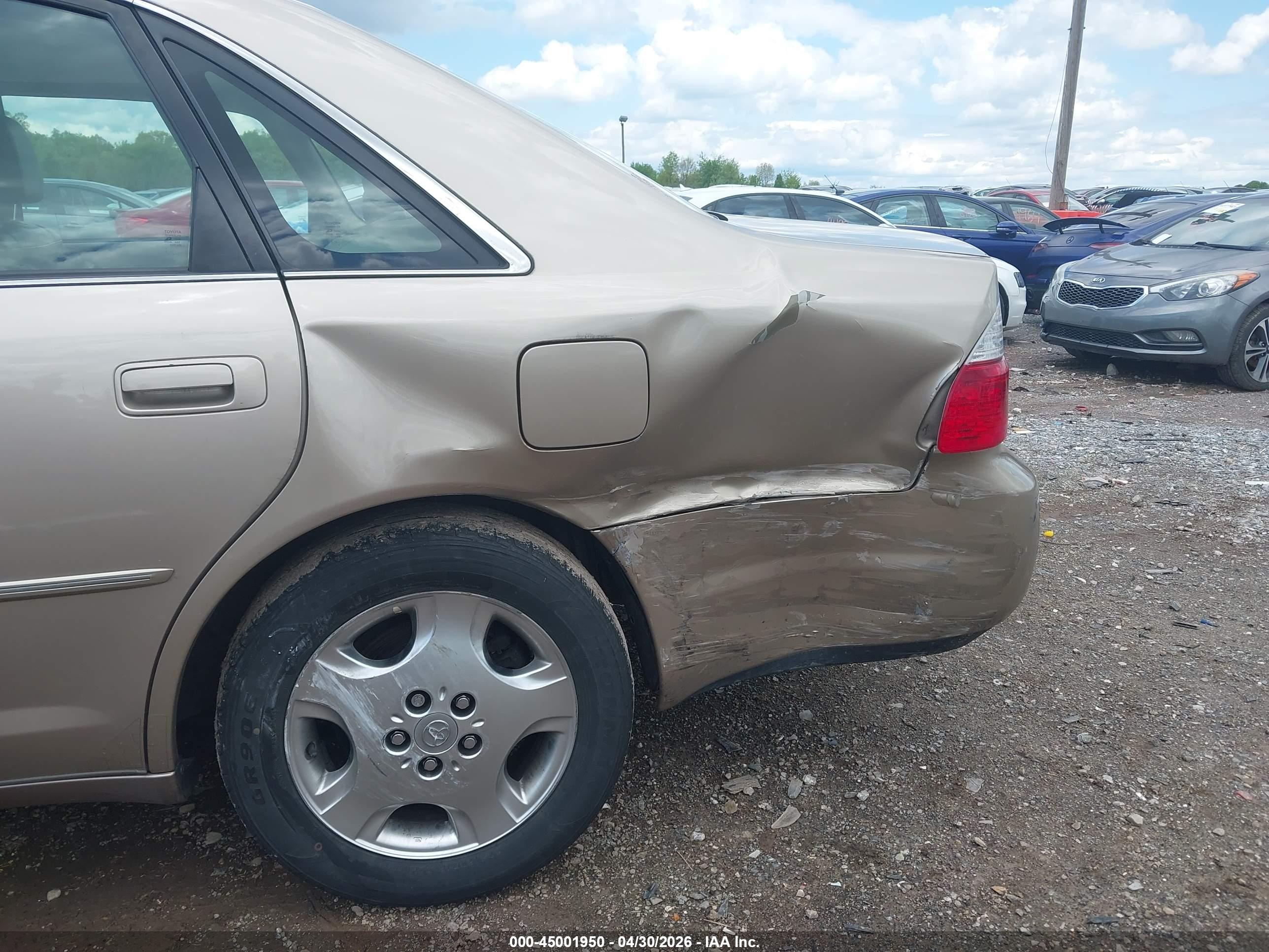 TOYOTA AVALON image 6