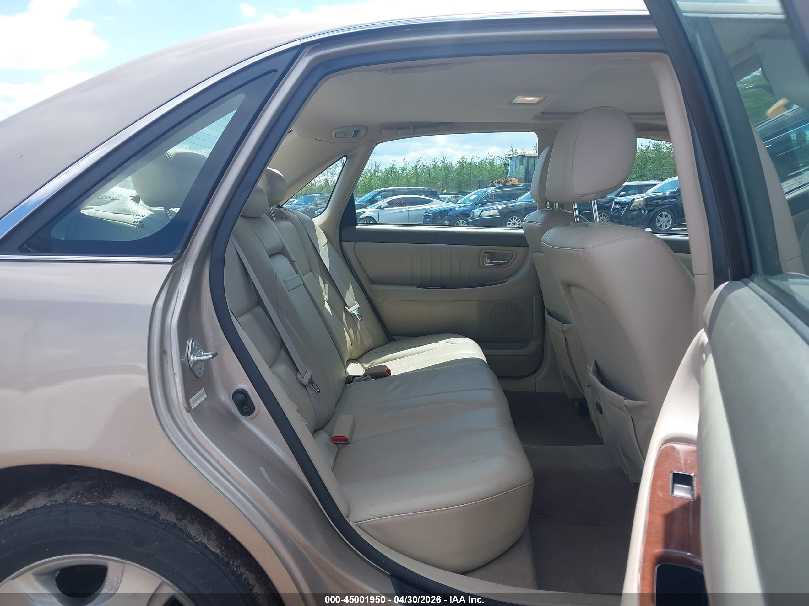 TOYOTA AVALON image 8
