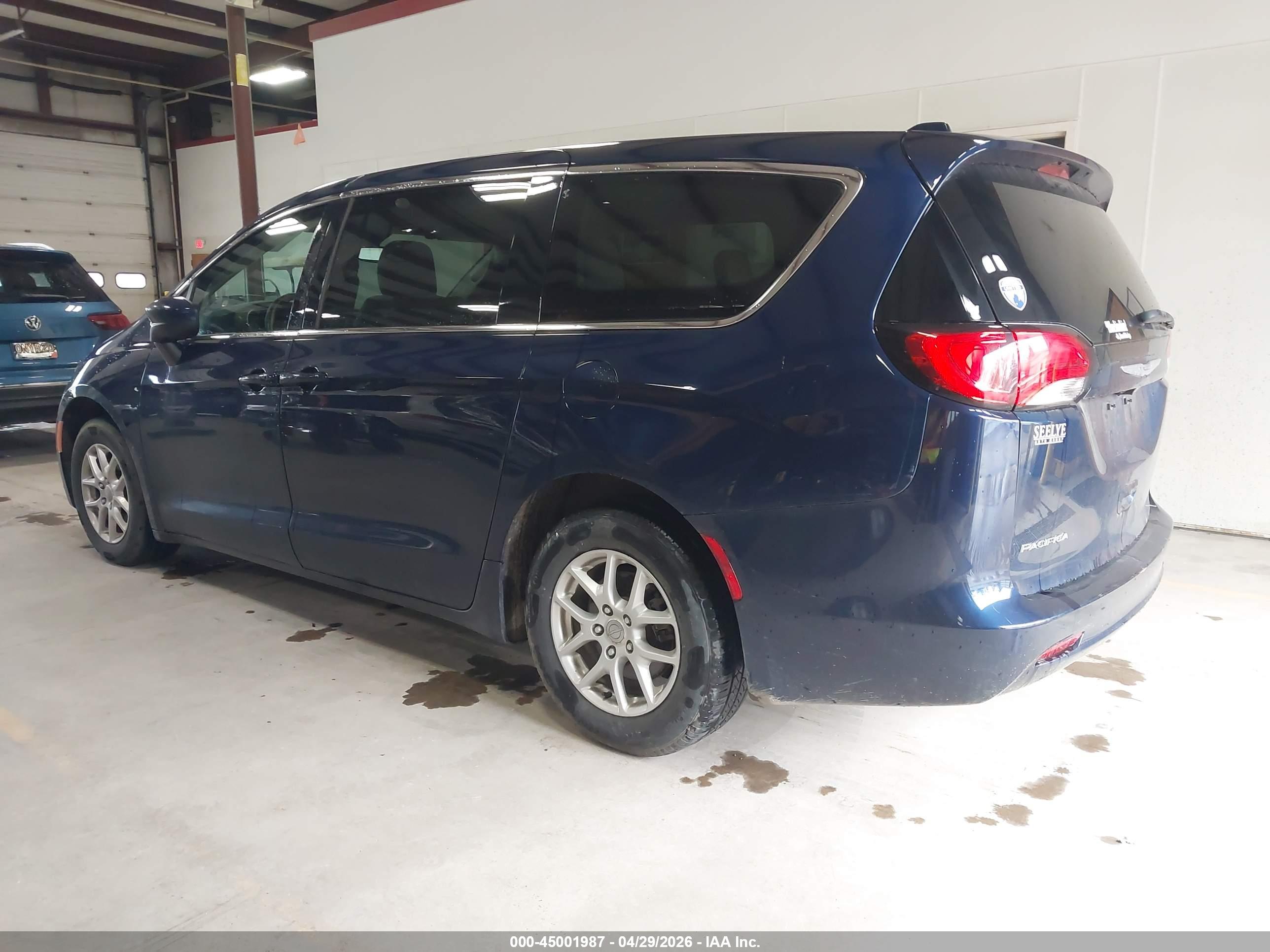 CHRYSLER PACIFICA image 3