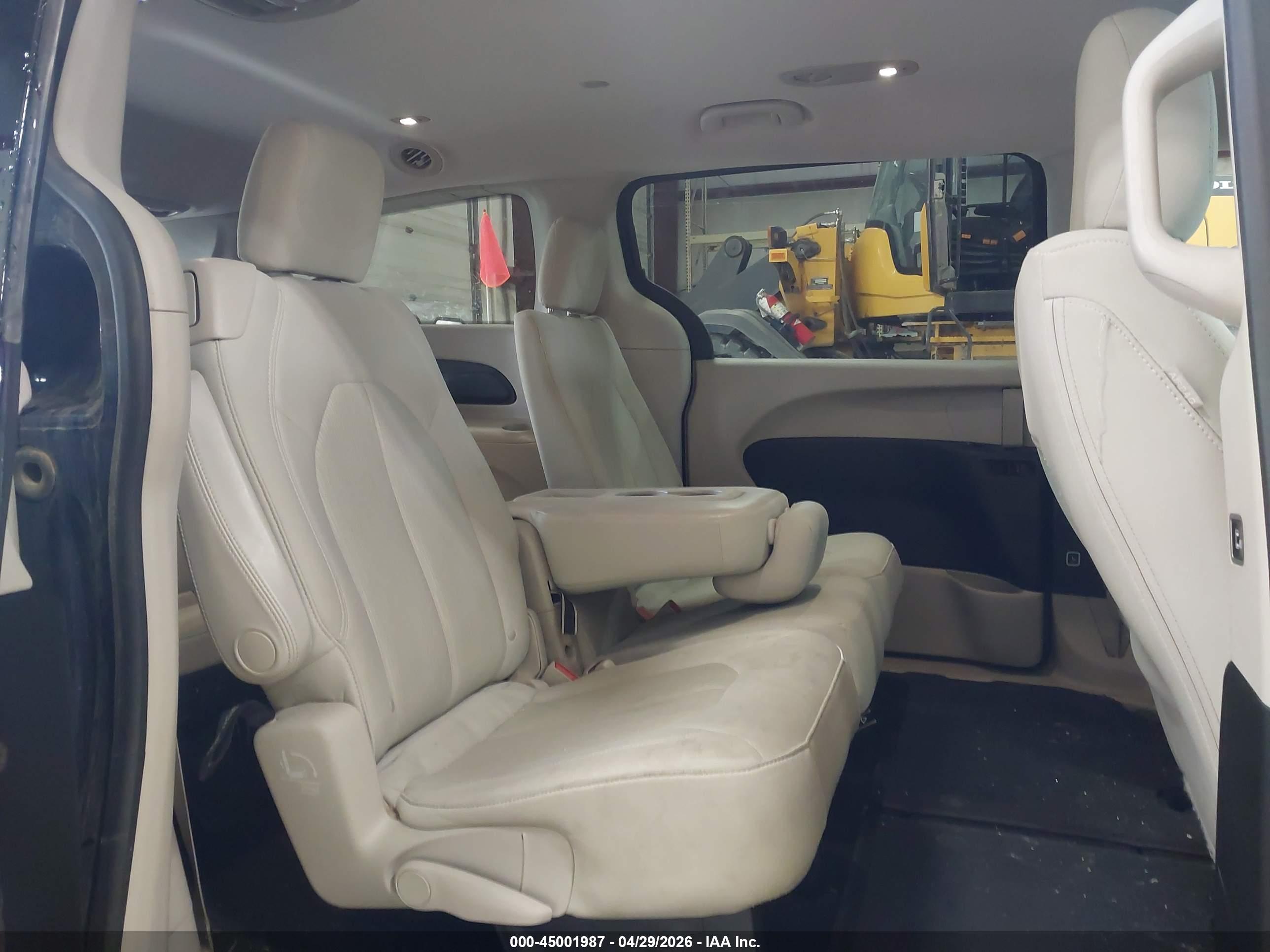 CHRYSLER PACIFICA image 8