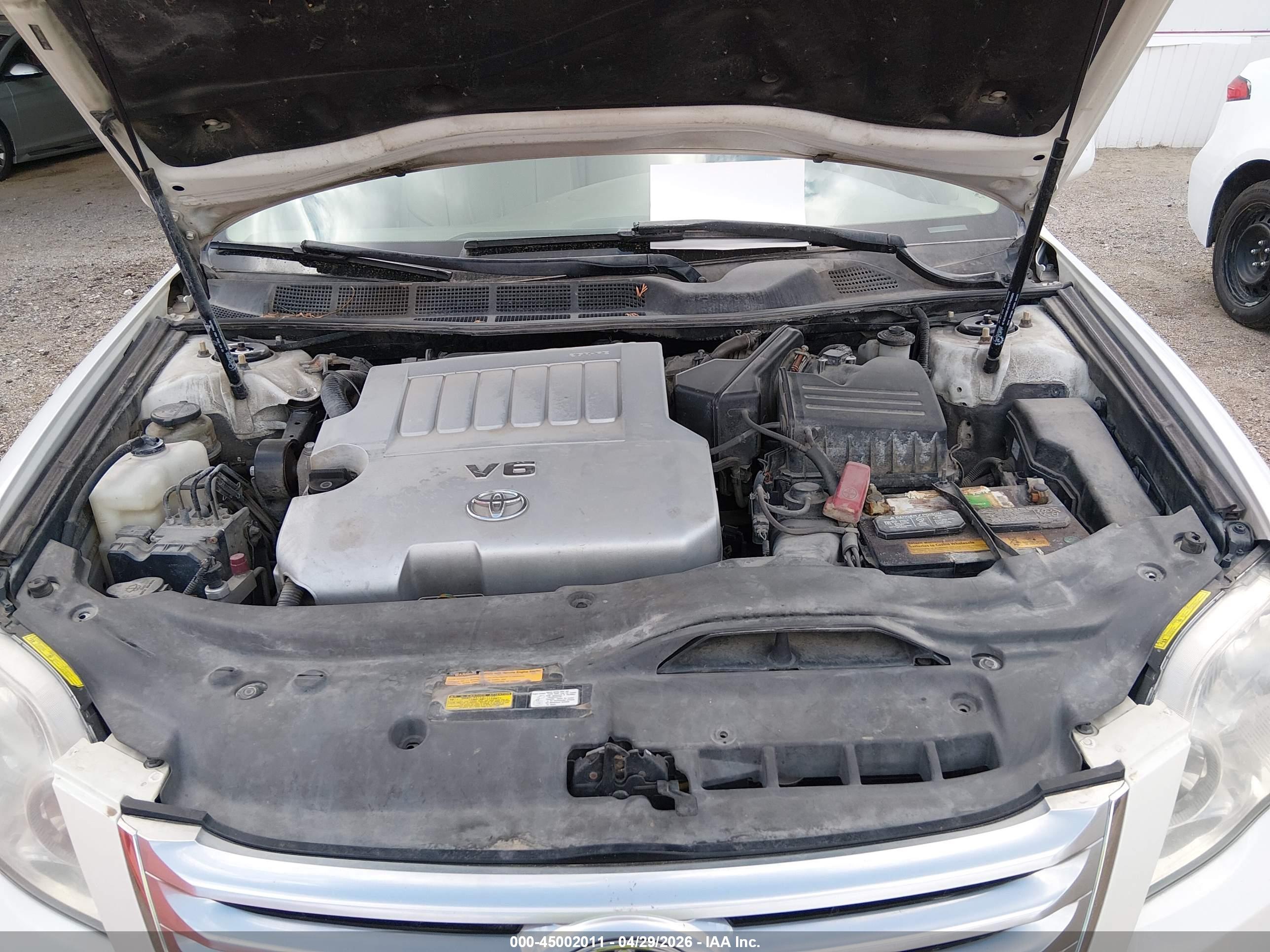 TOYOTA AVALON image 10