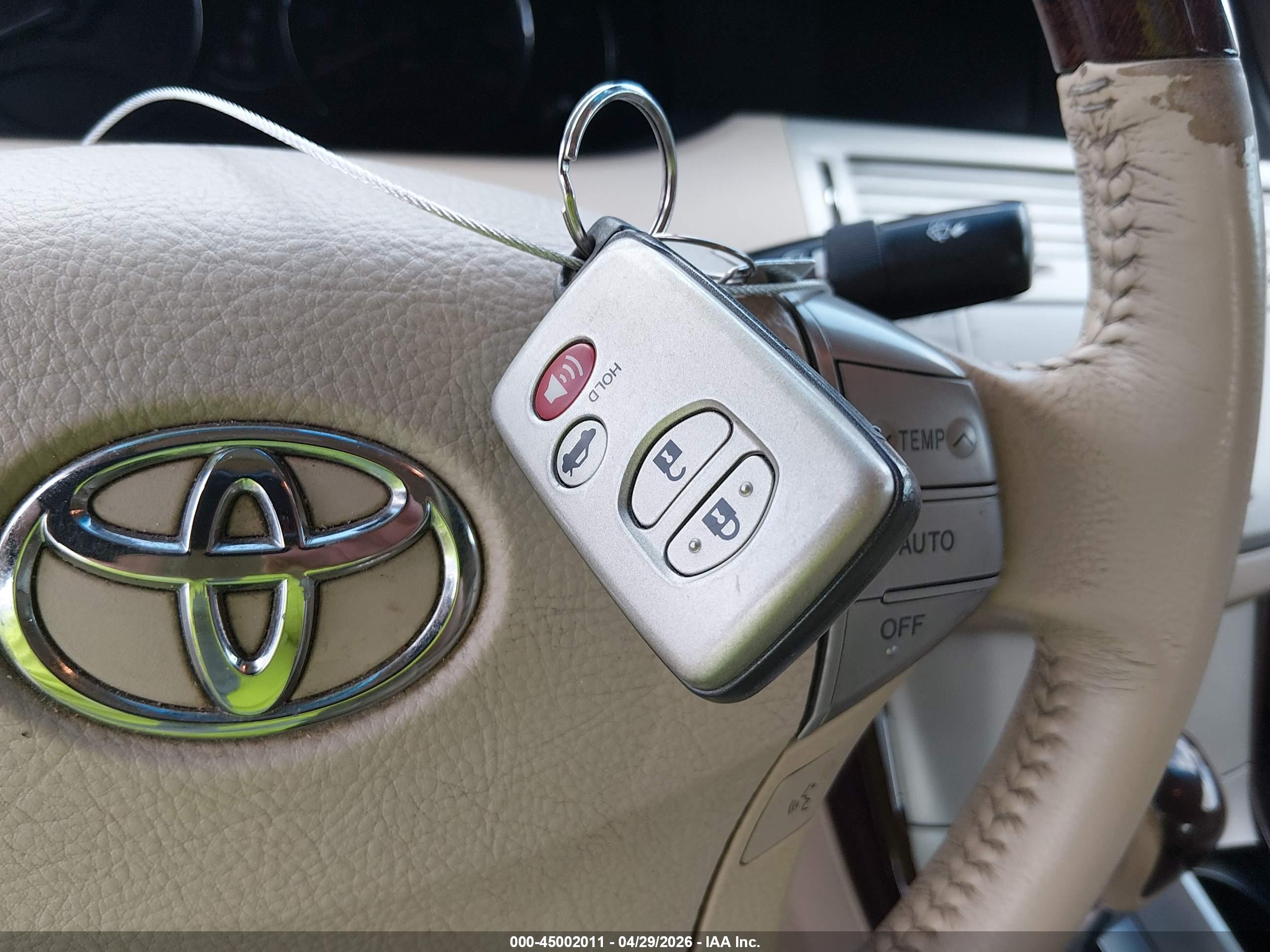 TOYOTA AVALON image 11