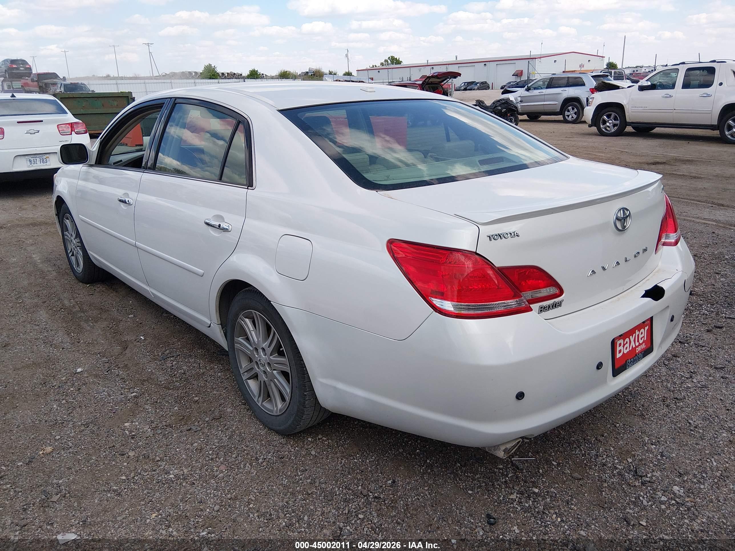 TOYOTA AVALON image 3