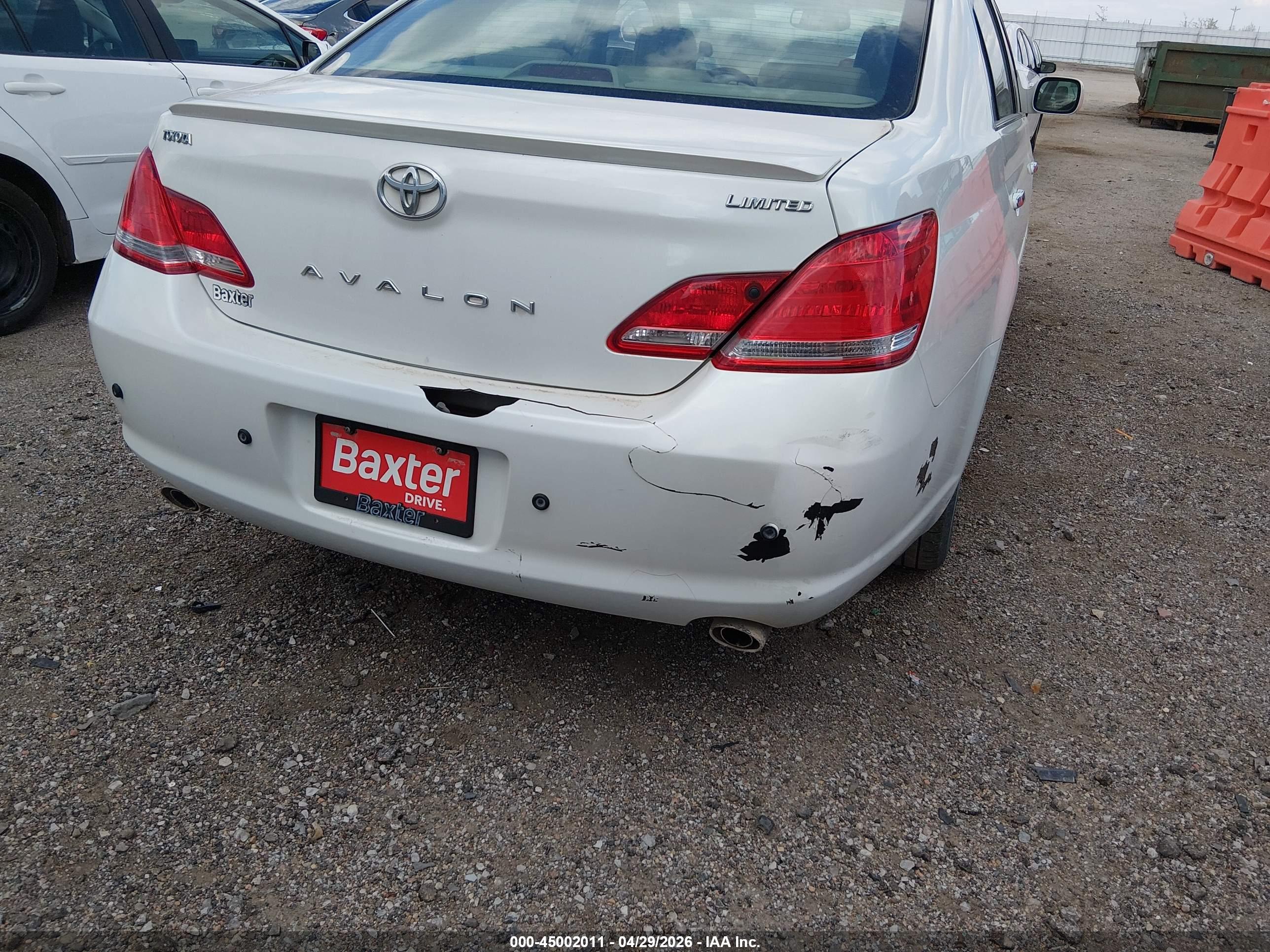 TOYOTA AVALON image 6