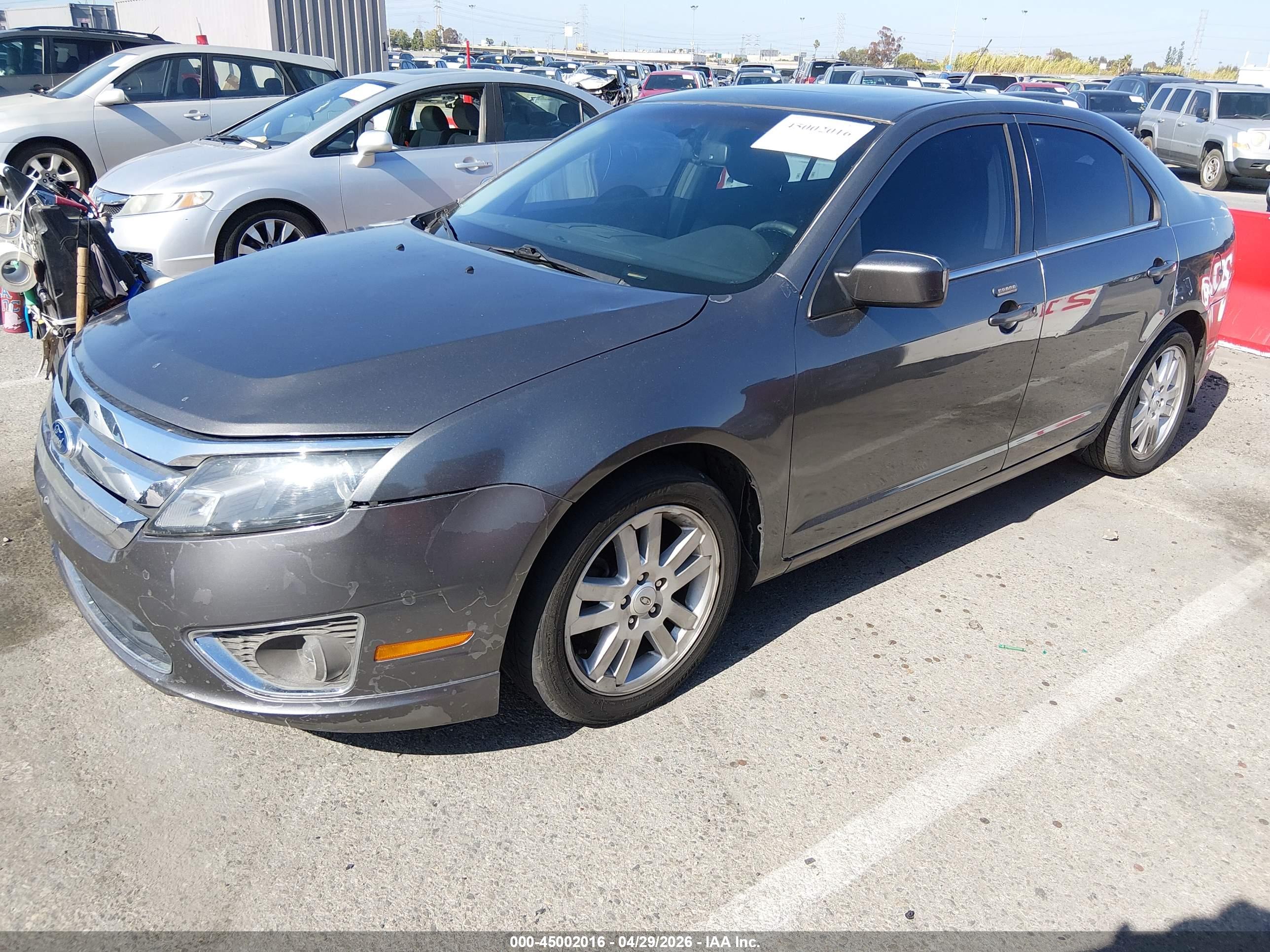 FORD FUSION image 2