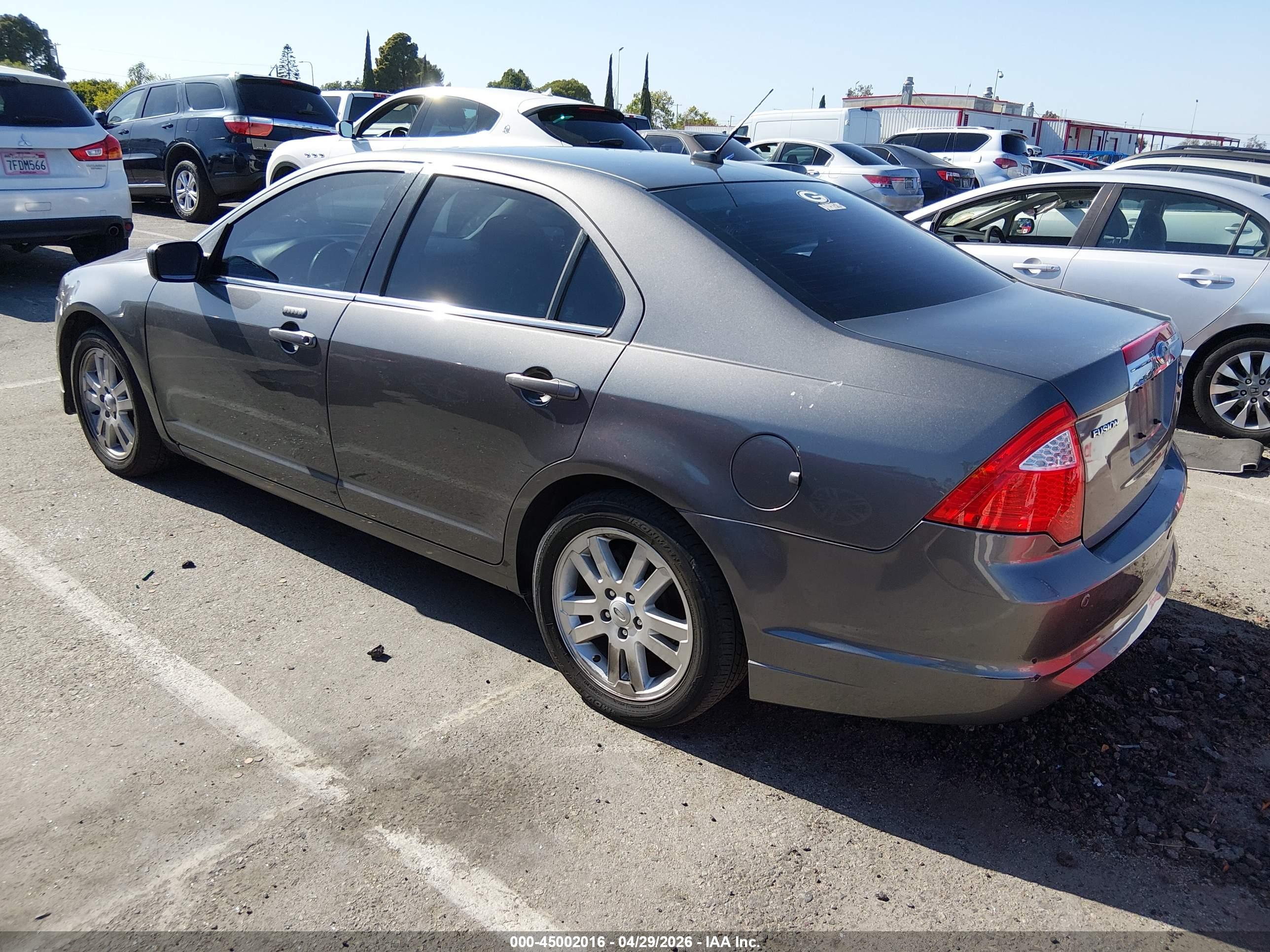 FORD FUSION image 3