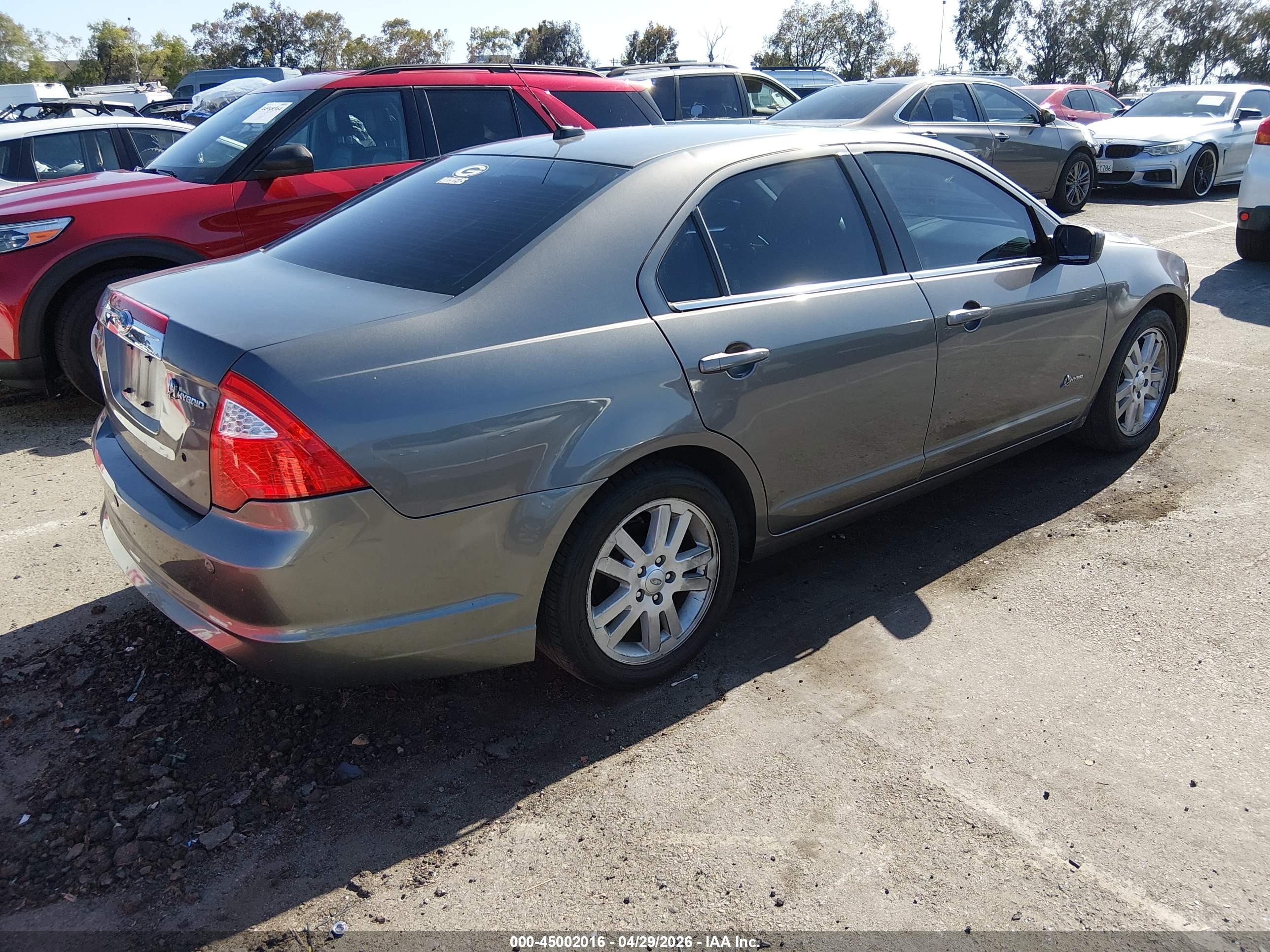 FORD FUSION image 4