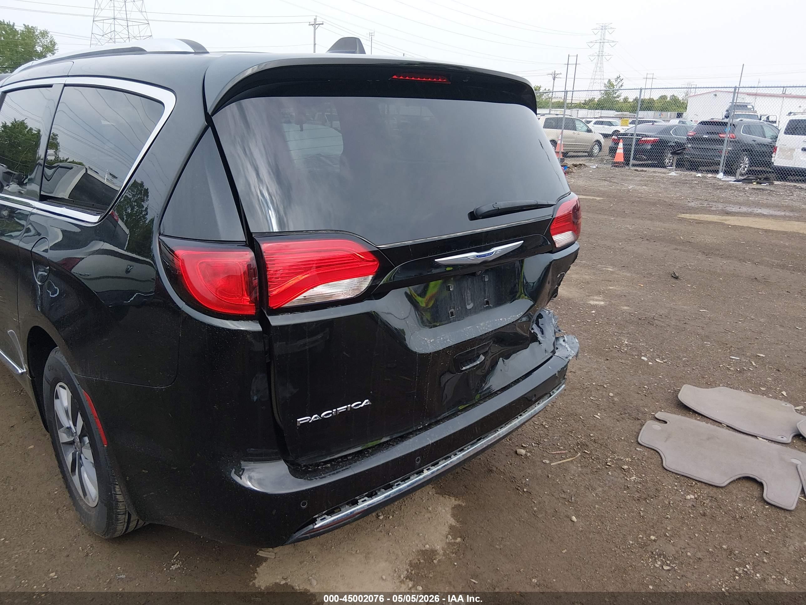 CHRYSLER PACIFICA image 6