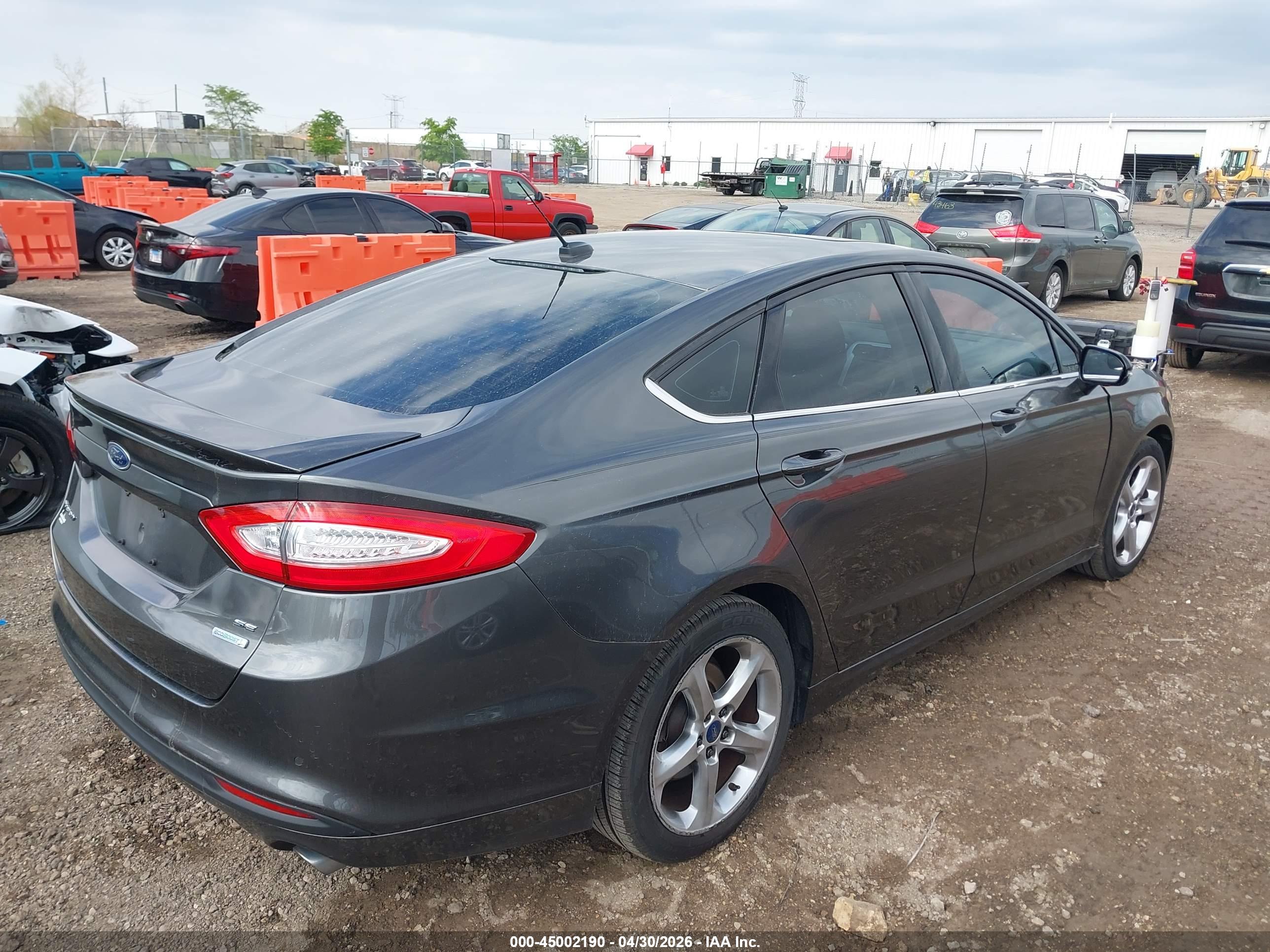 FORD FUSION image 4