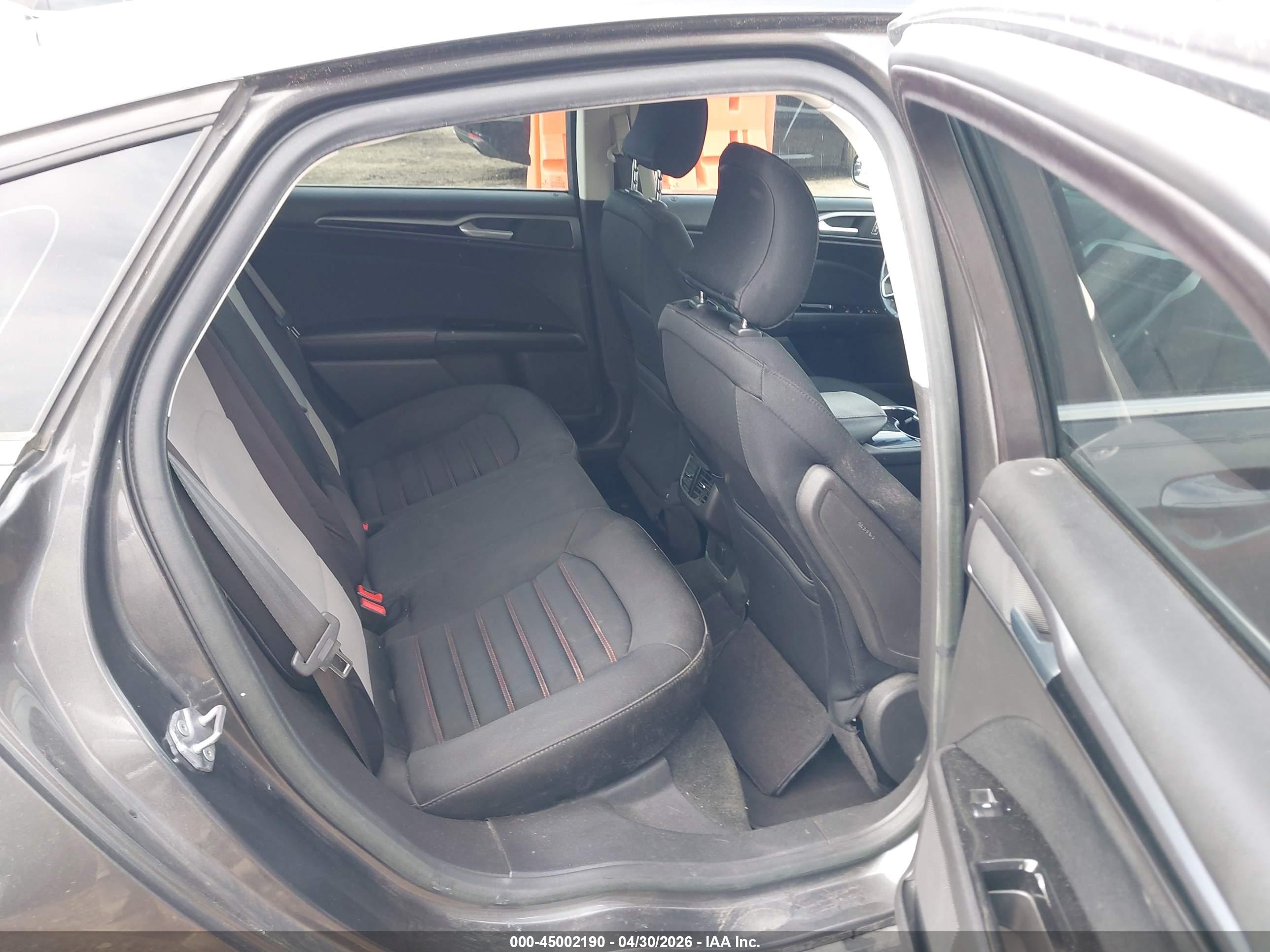 FORD FUSION image 8