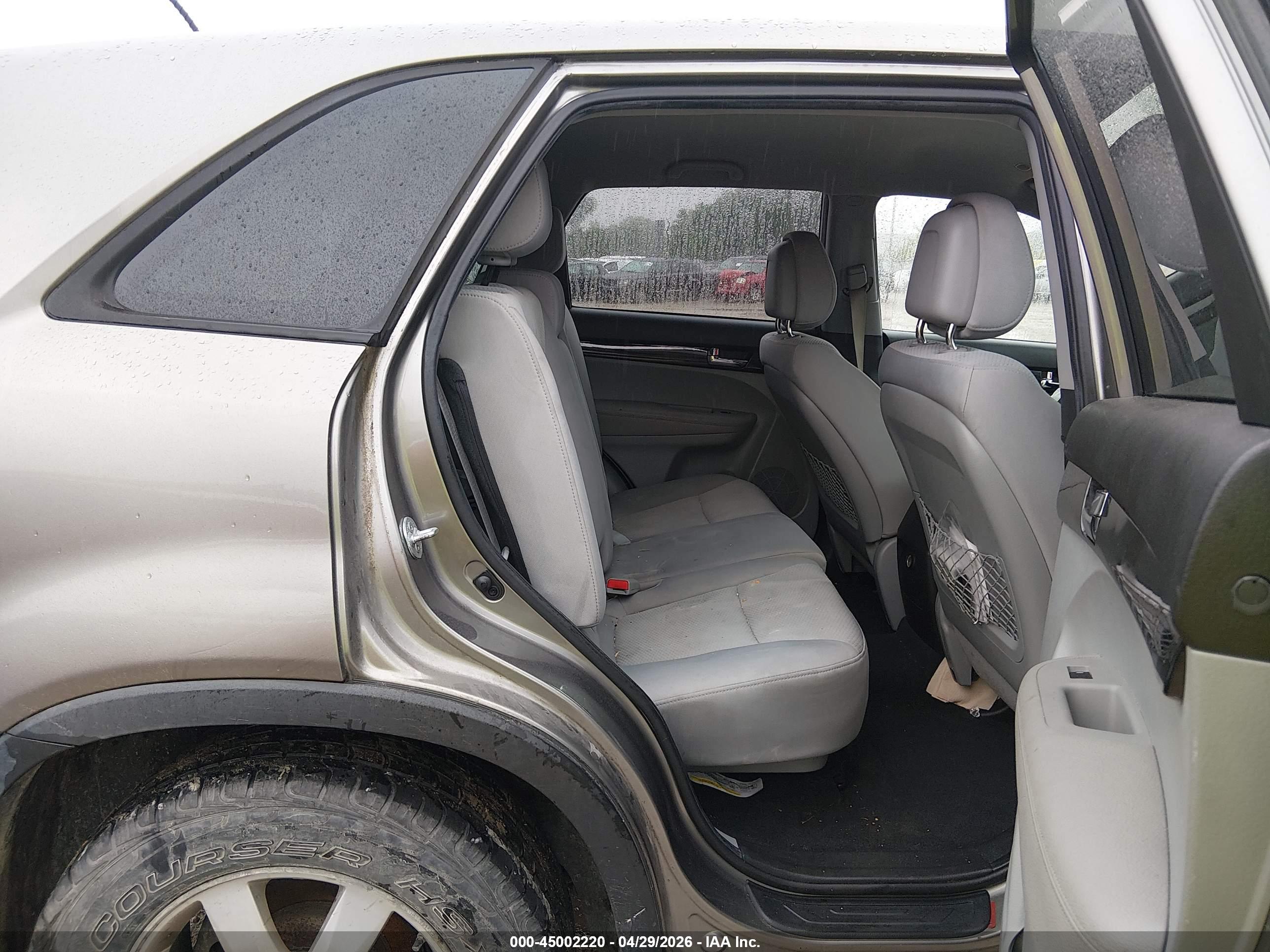 KIA SORENTO image 8