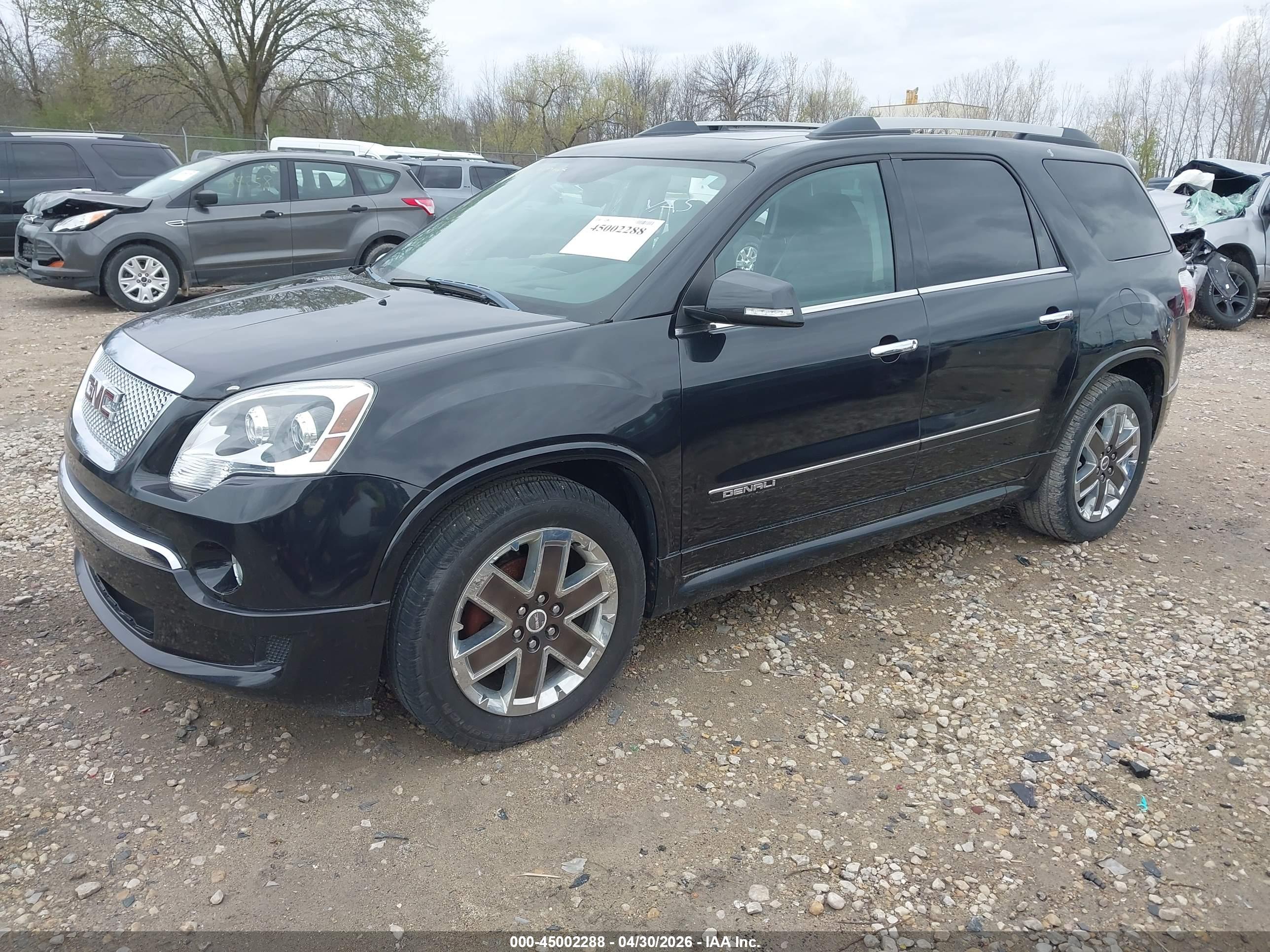 GMC ACADIA image 2
