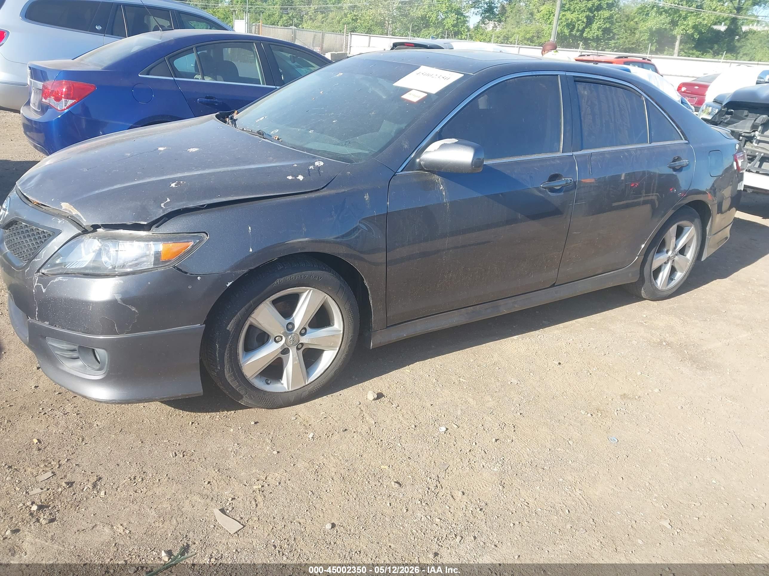 TOYOTA CAMRY image 2