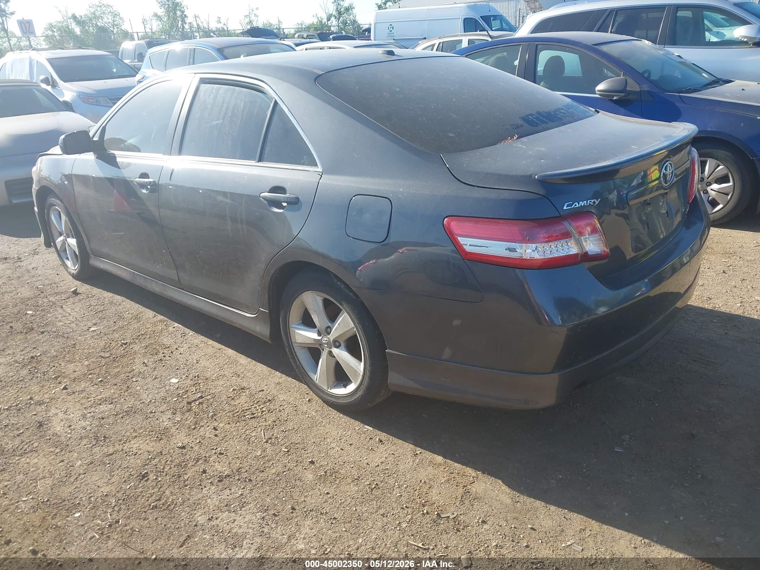 TOYOTA CAMRY image 3