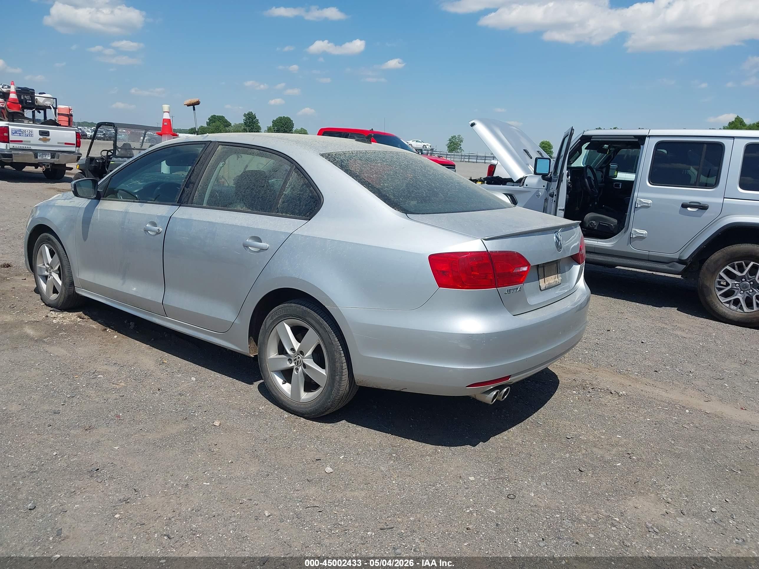 VOLKSWAGEN JETTA image 3