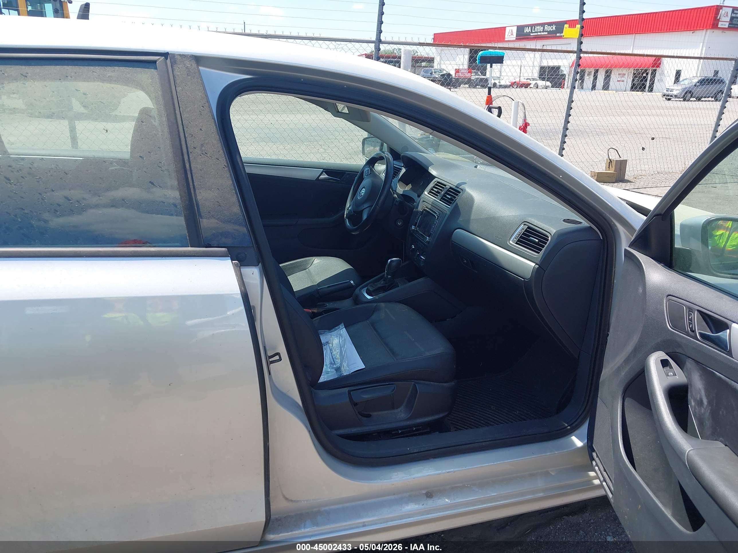 VOLKSWAGEN JETTA image 5