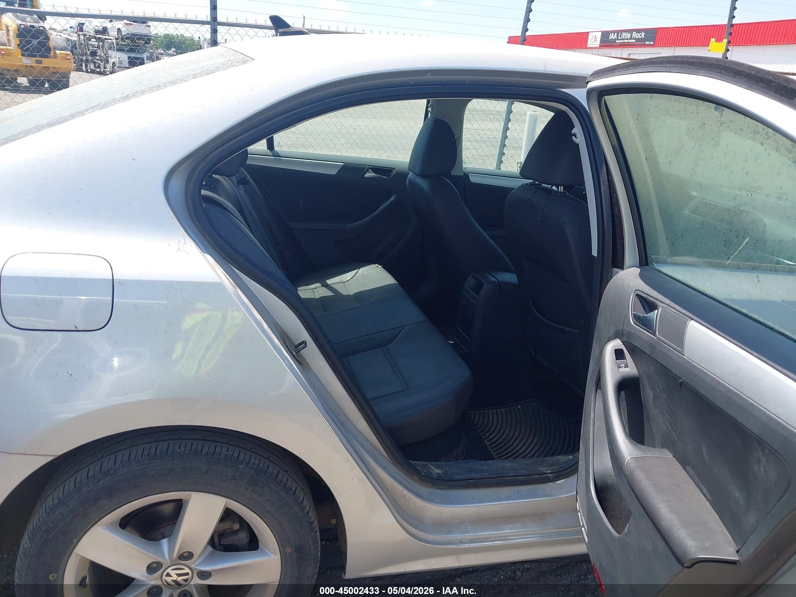 VOLKSWAGEN JETTA image 8