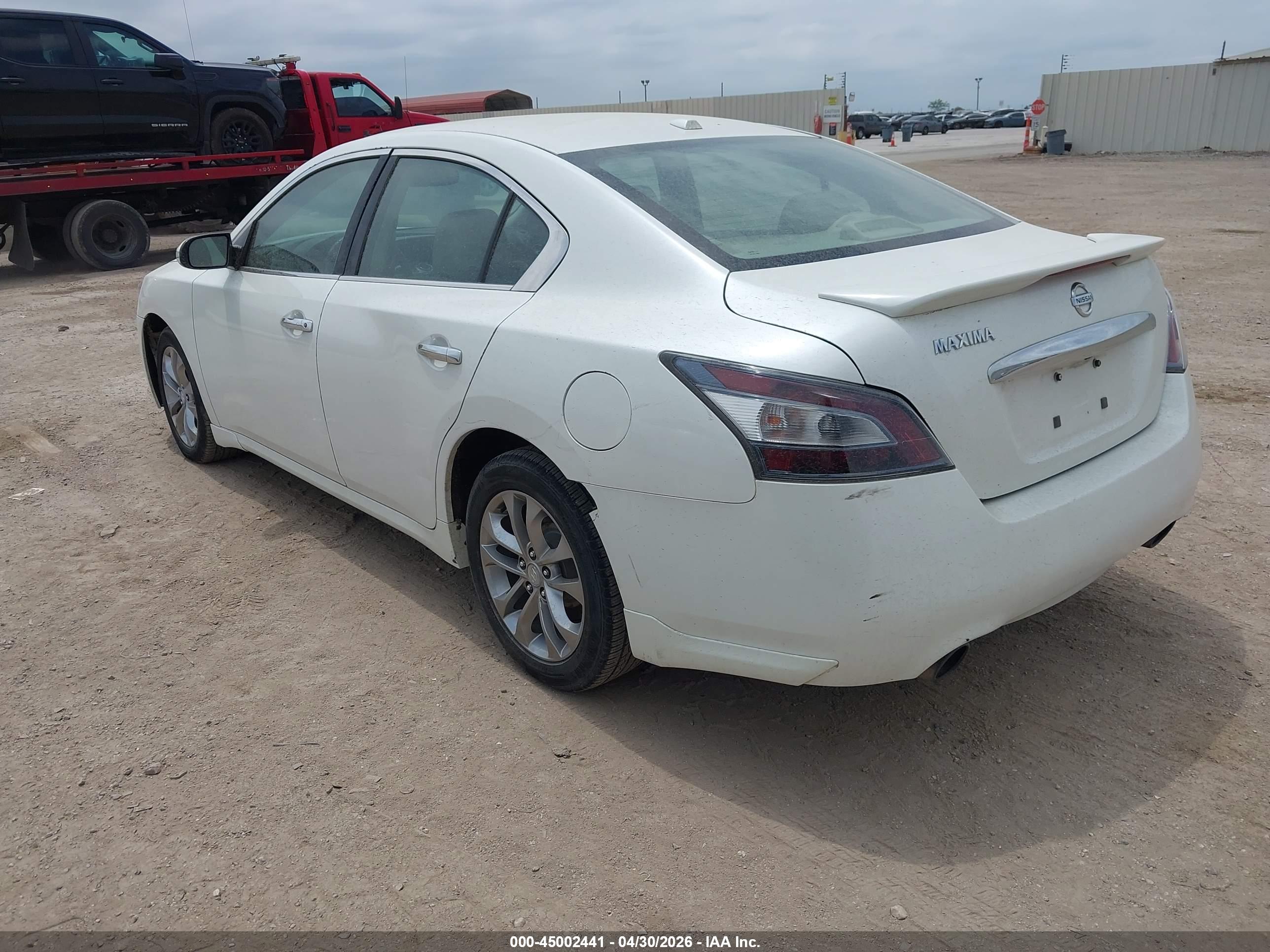 NISSAN MAXIMA image 3