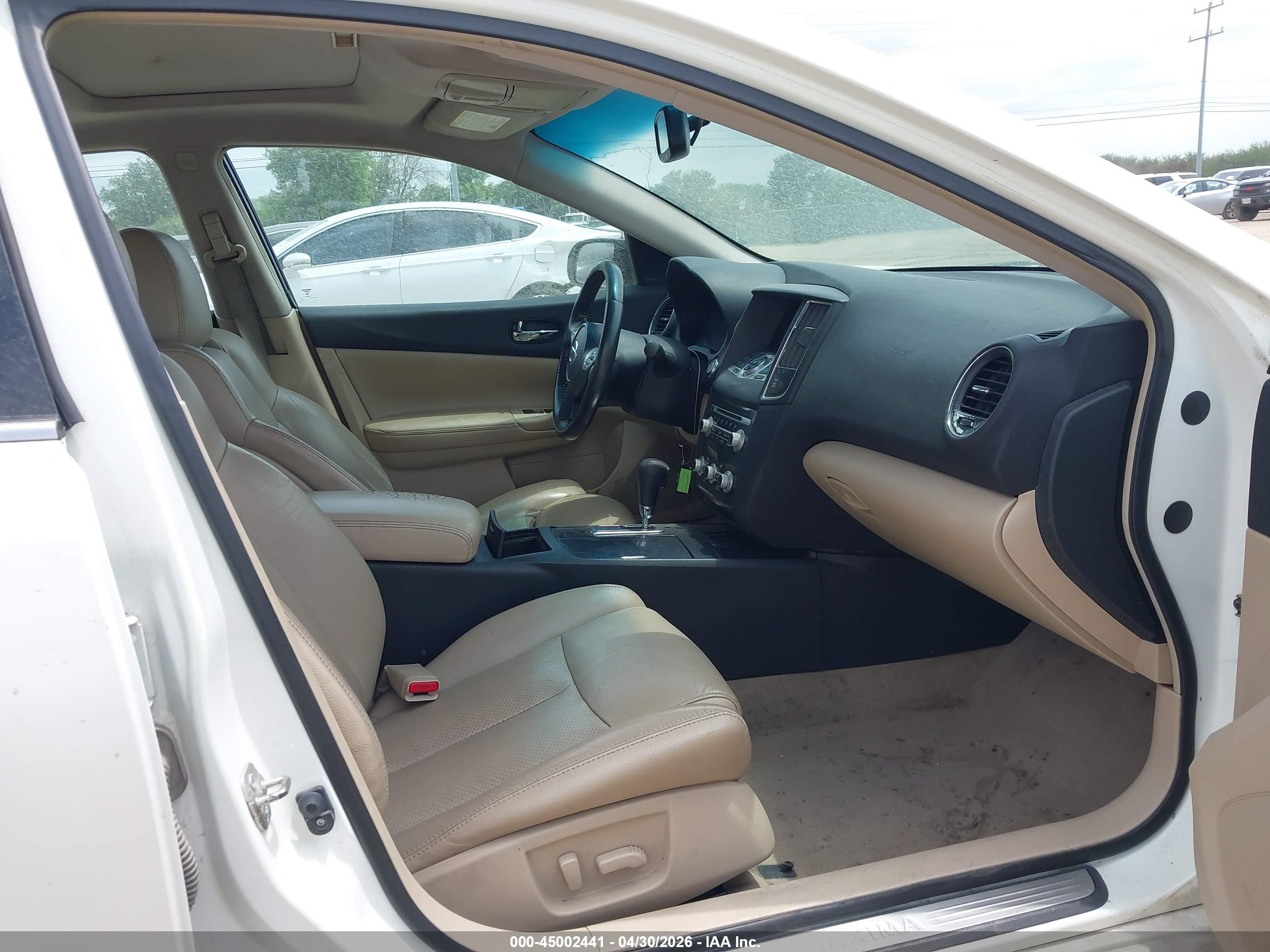 NISSAN MAXIMA image 5
