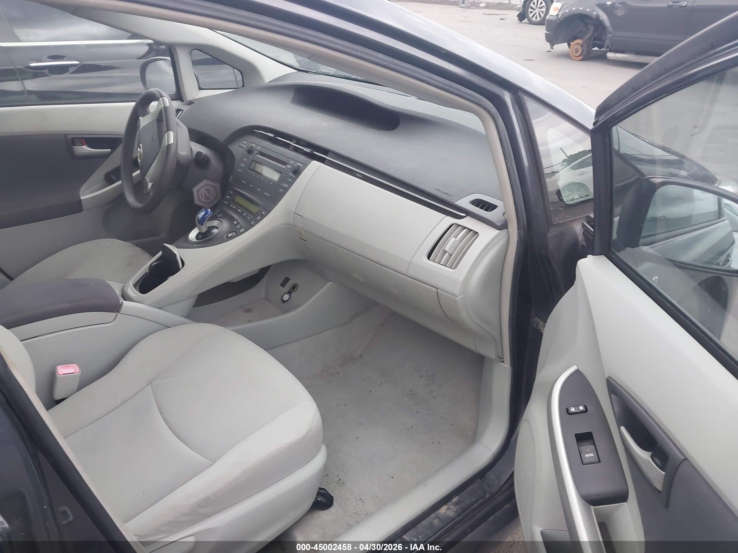 TOYOTA PRIUS image 5