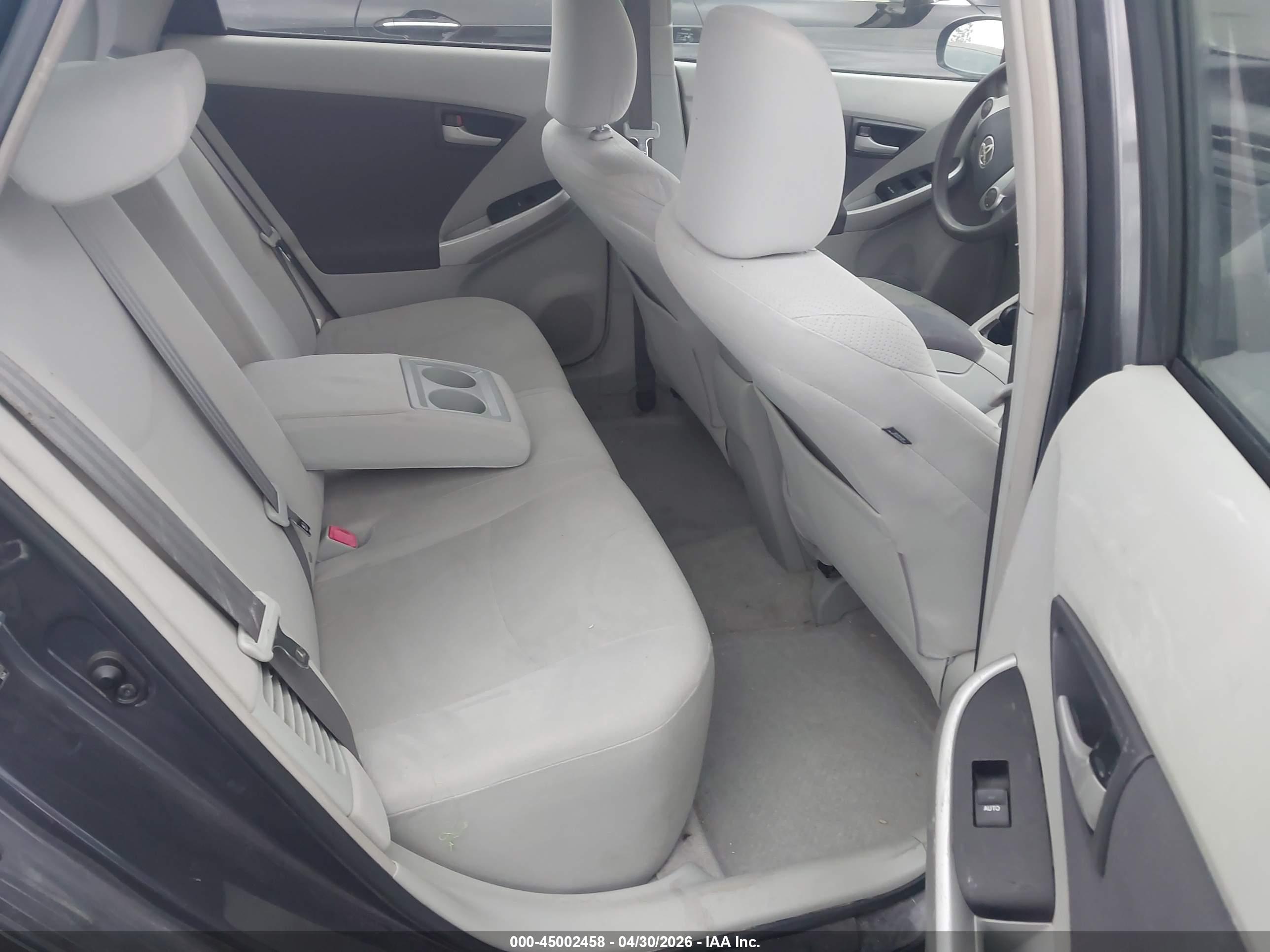 TOYOTA PRIUS image 8