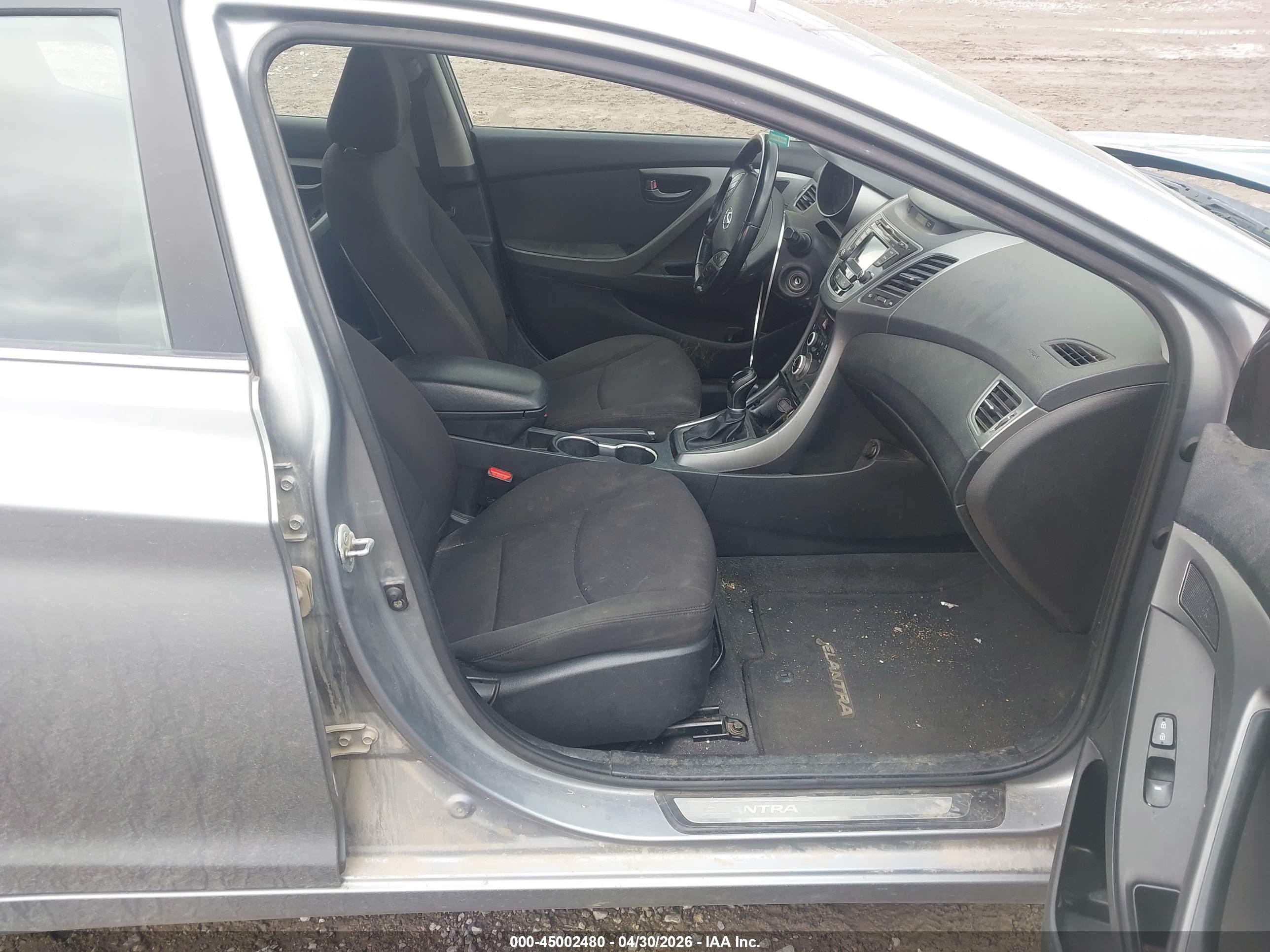 HYUNDAI ELANTRA image 5