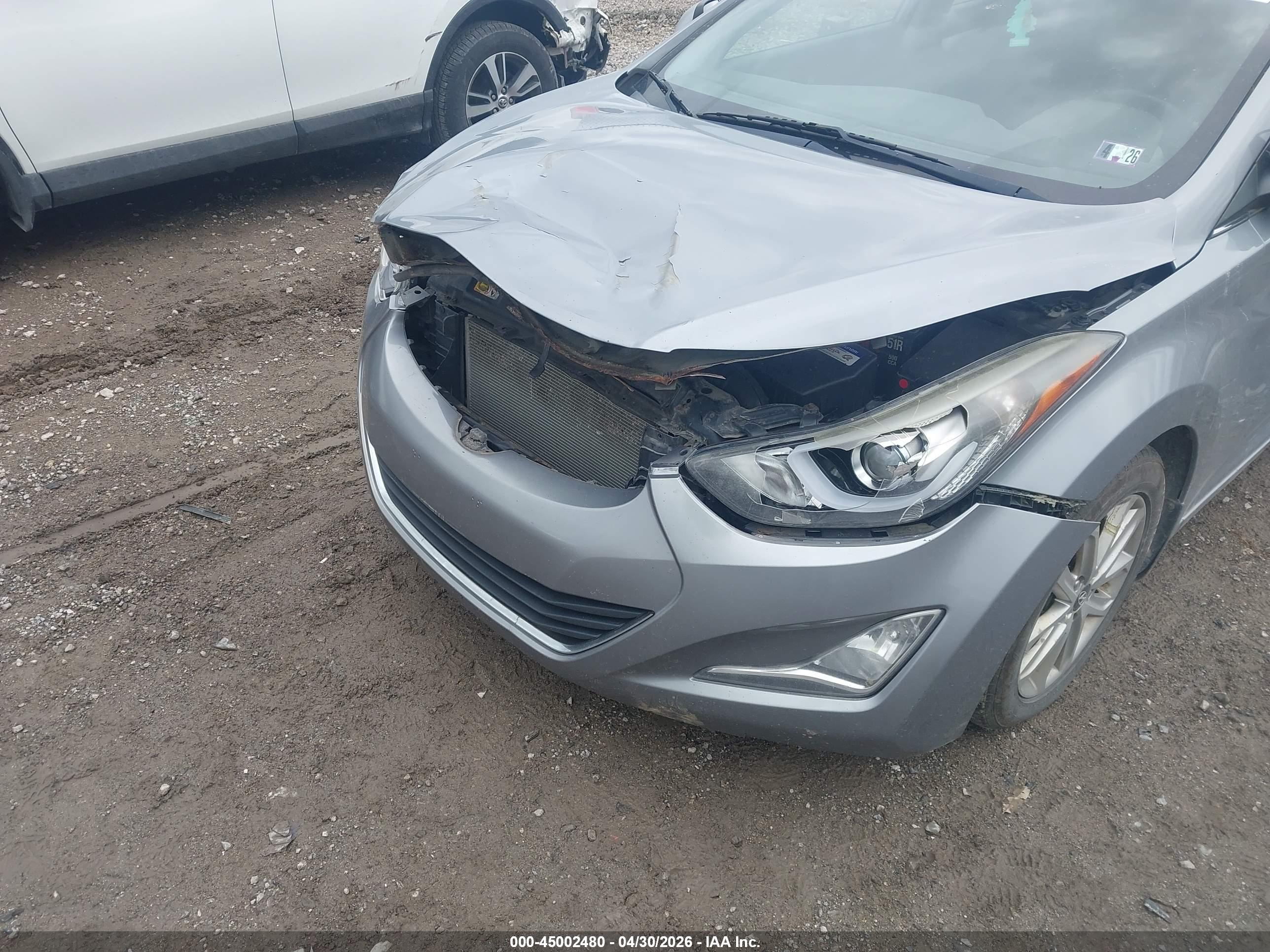HYUNDAI ELANTRA image 6