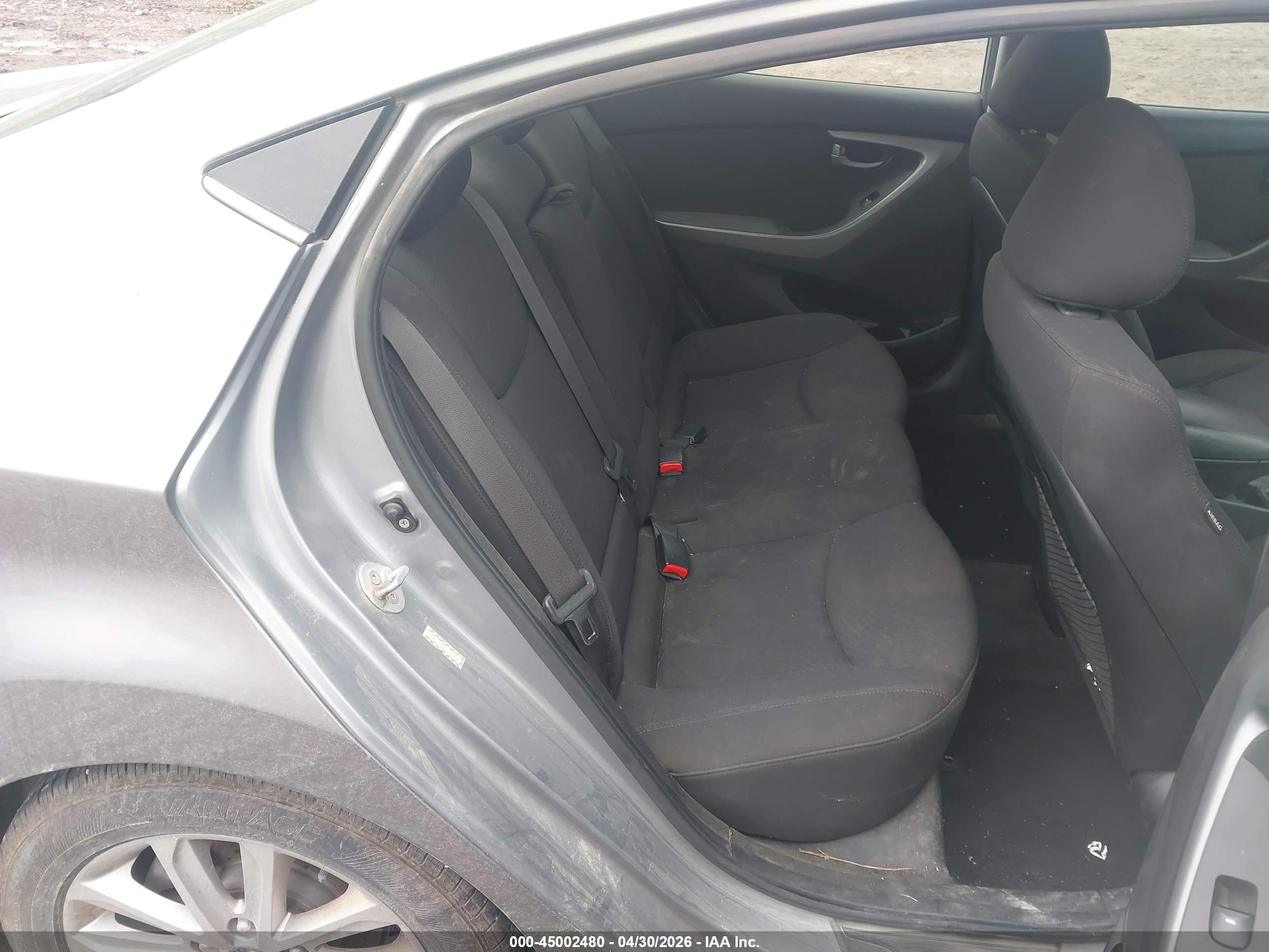 HYUNDAI ELANTRA image 8