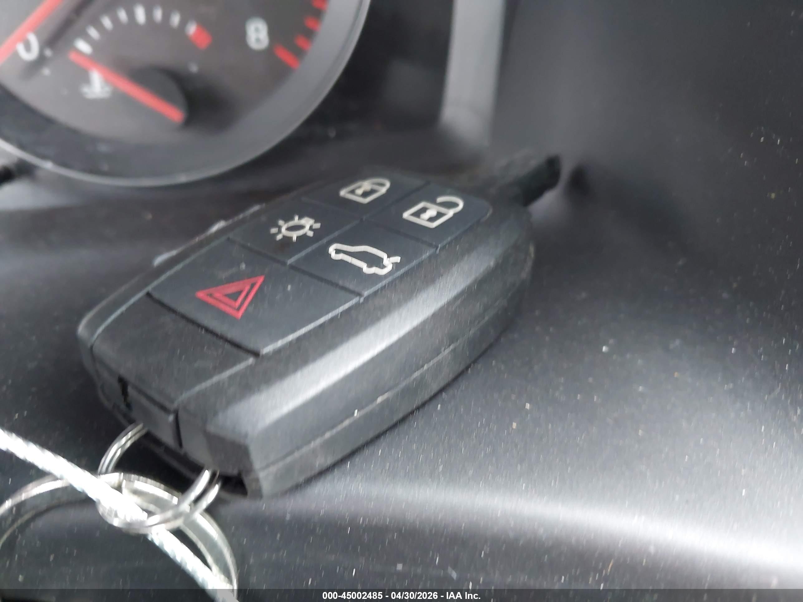 VOLVO V50 image 11