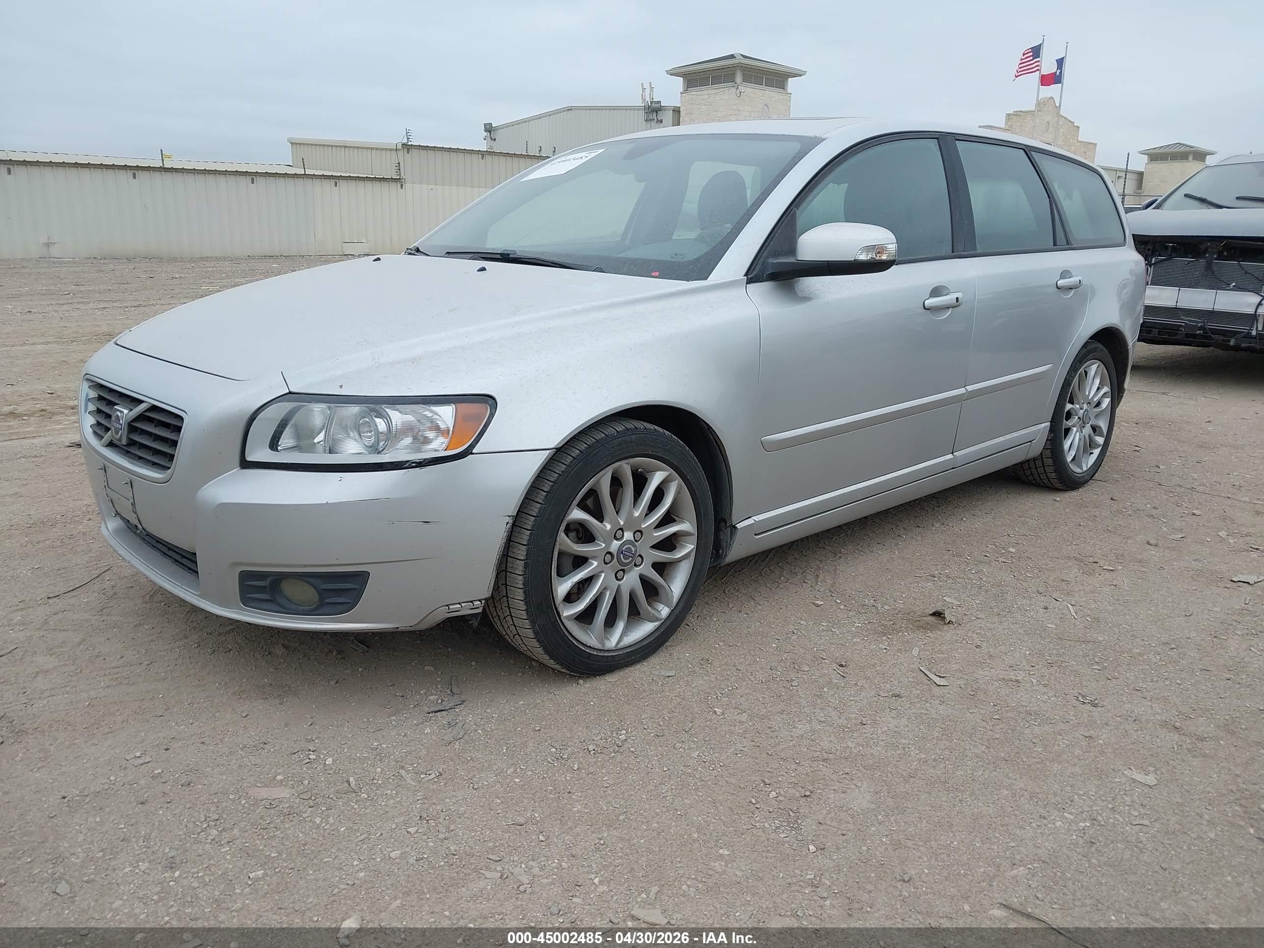 VOLVO V50 image 2