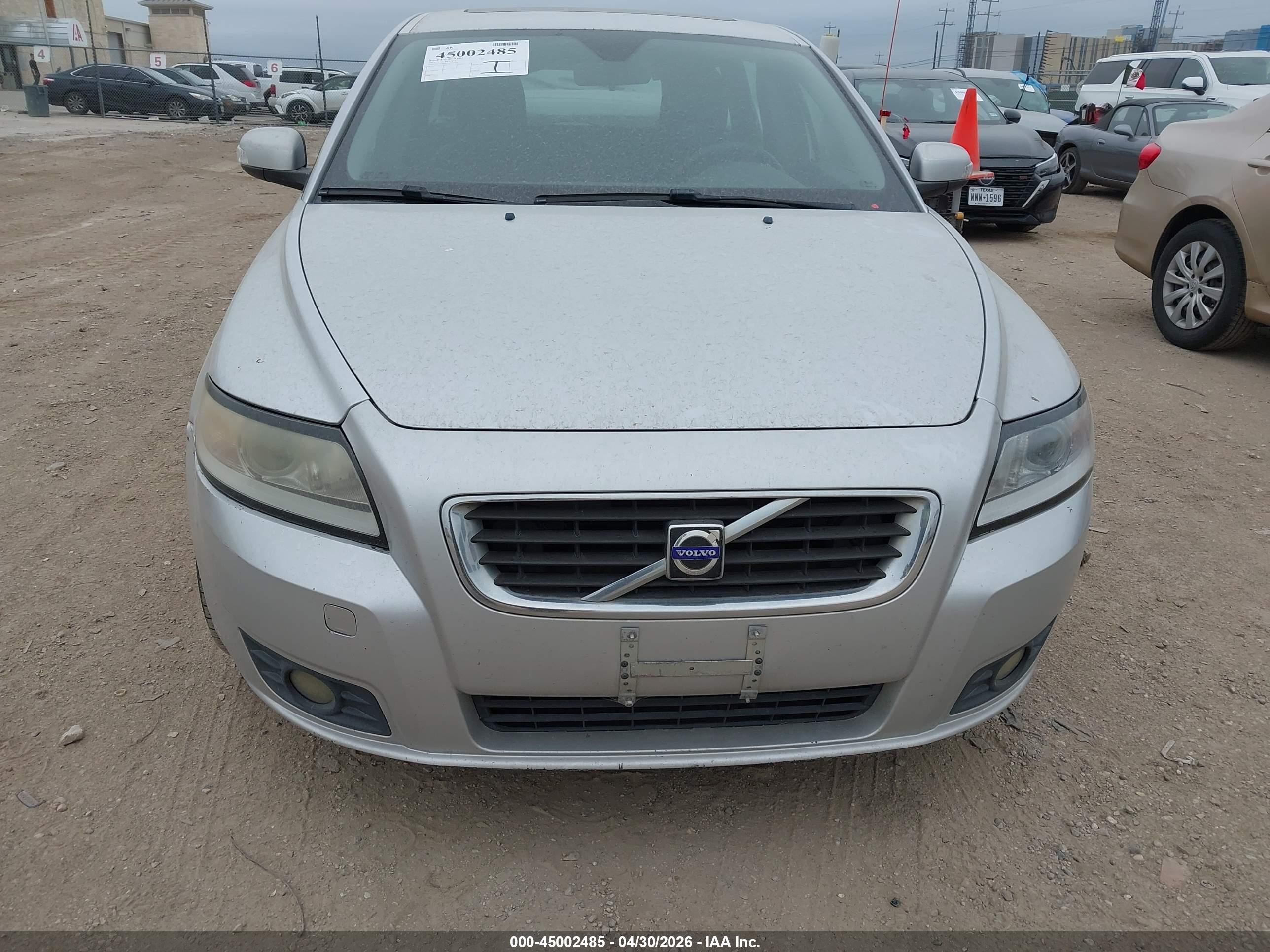 VOLVO V50 image 6