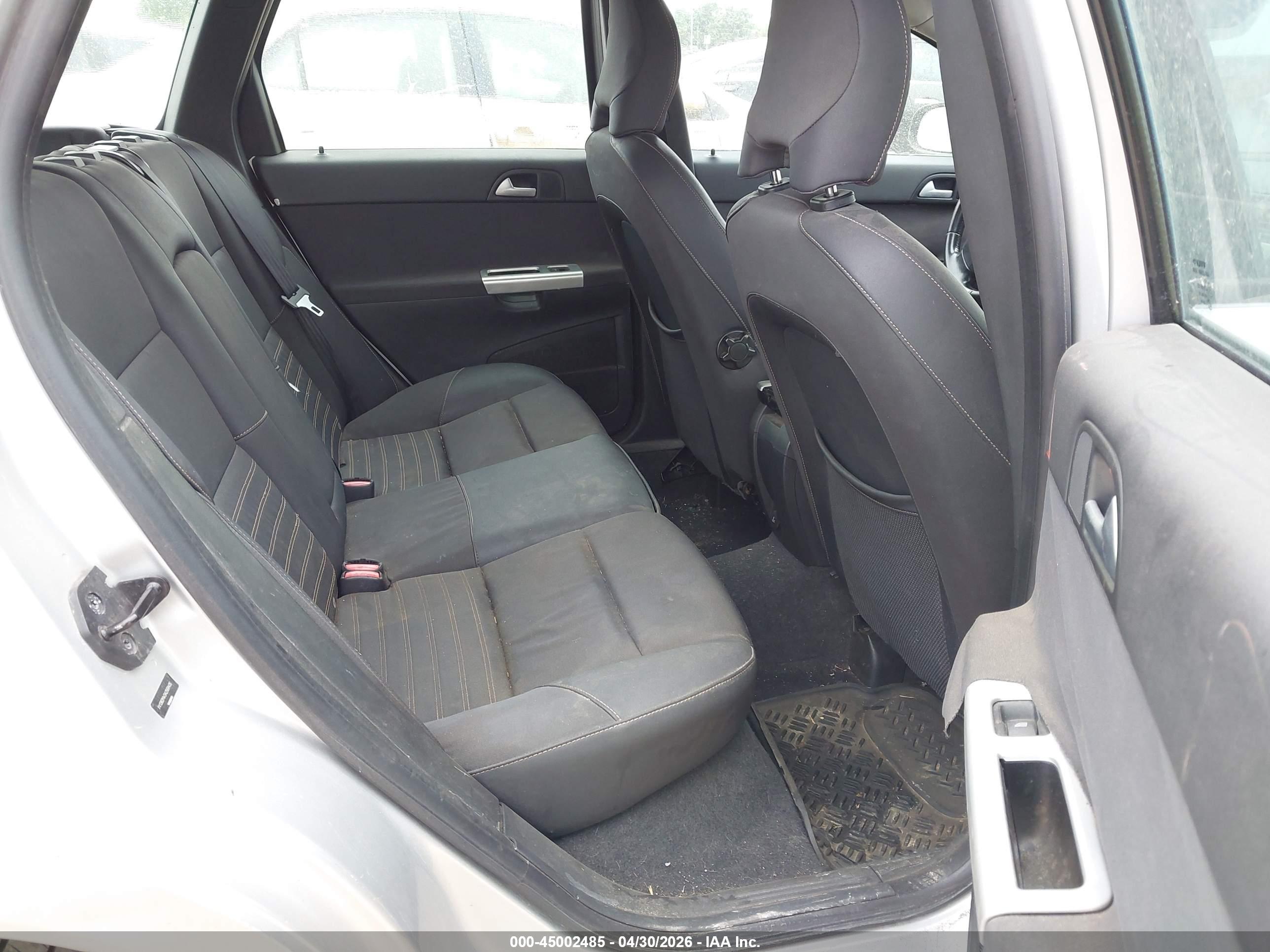 VOLVO V50 image 8
