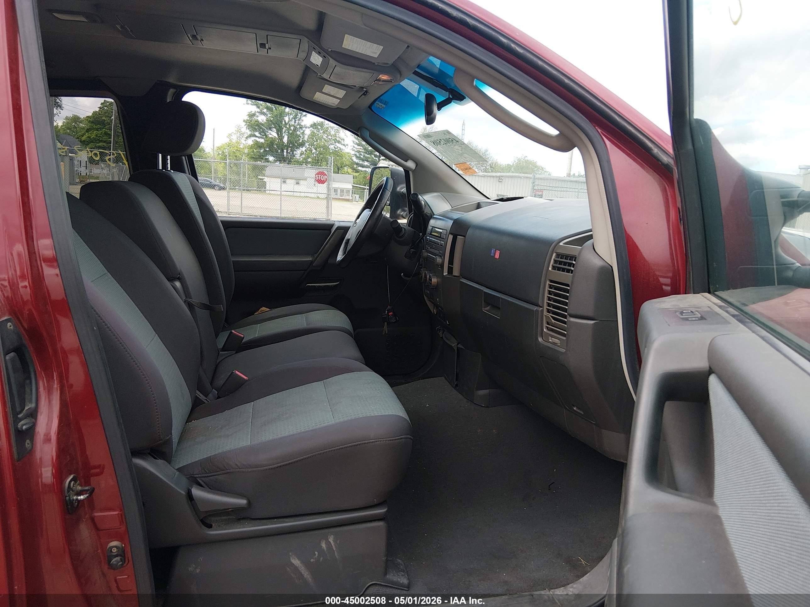 NISSAN TITAN image 5