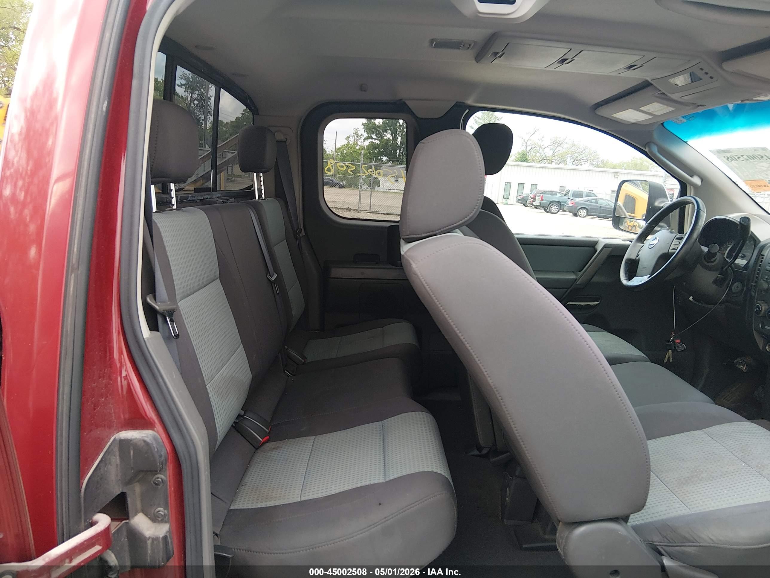 NISSAN TITAN image 8