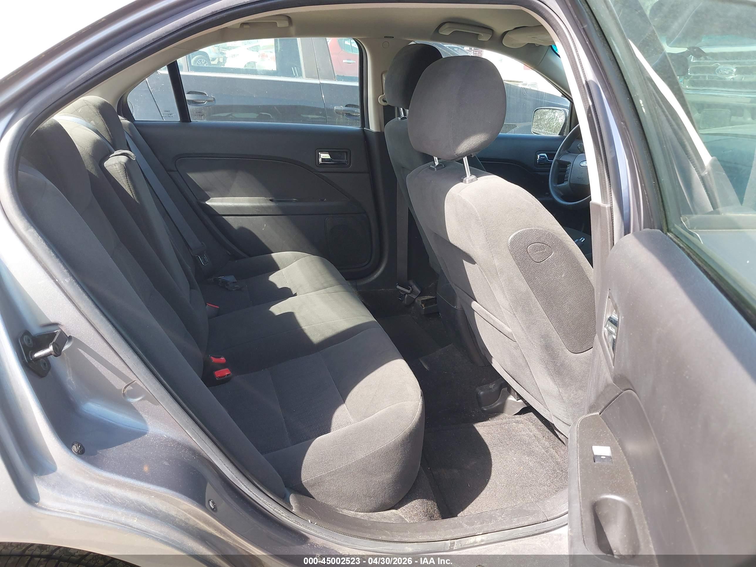FORD FUSION image 8