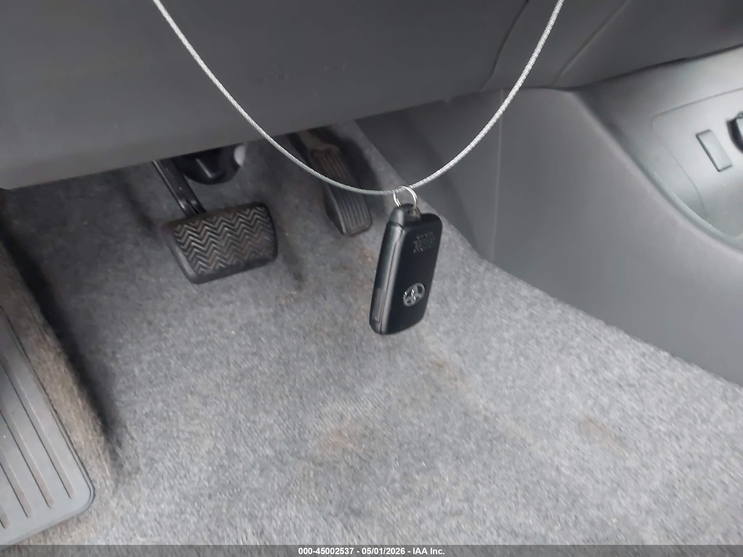 TOYOTA PRIUS image 11