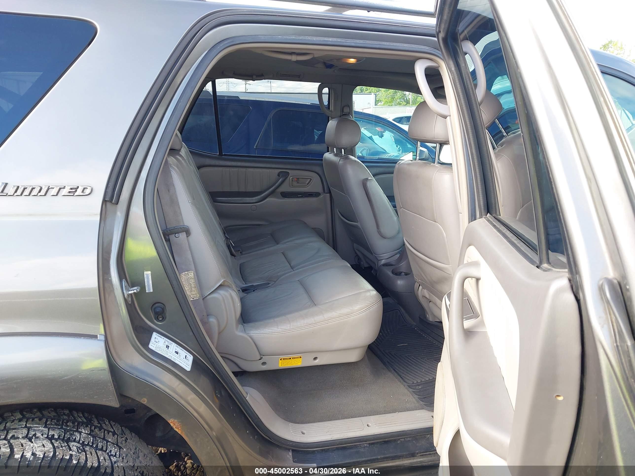 TOYOTA SEQUOIA image 8