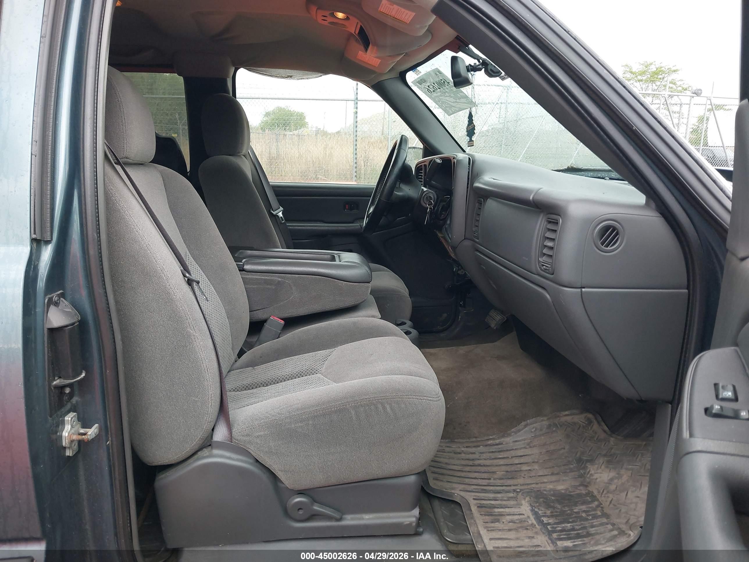CHEVROLET SILVERADO image 5