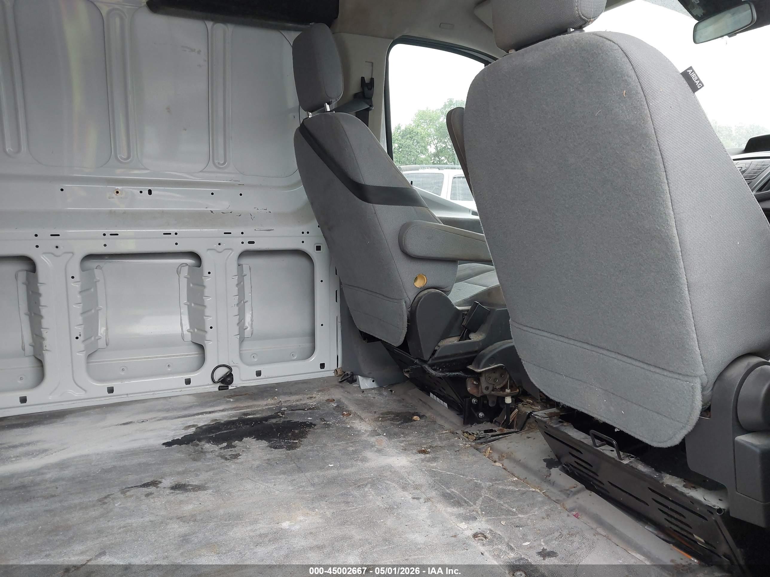 FORD TRANSIT-150 image 8