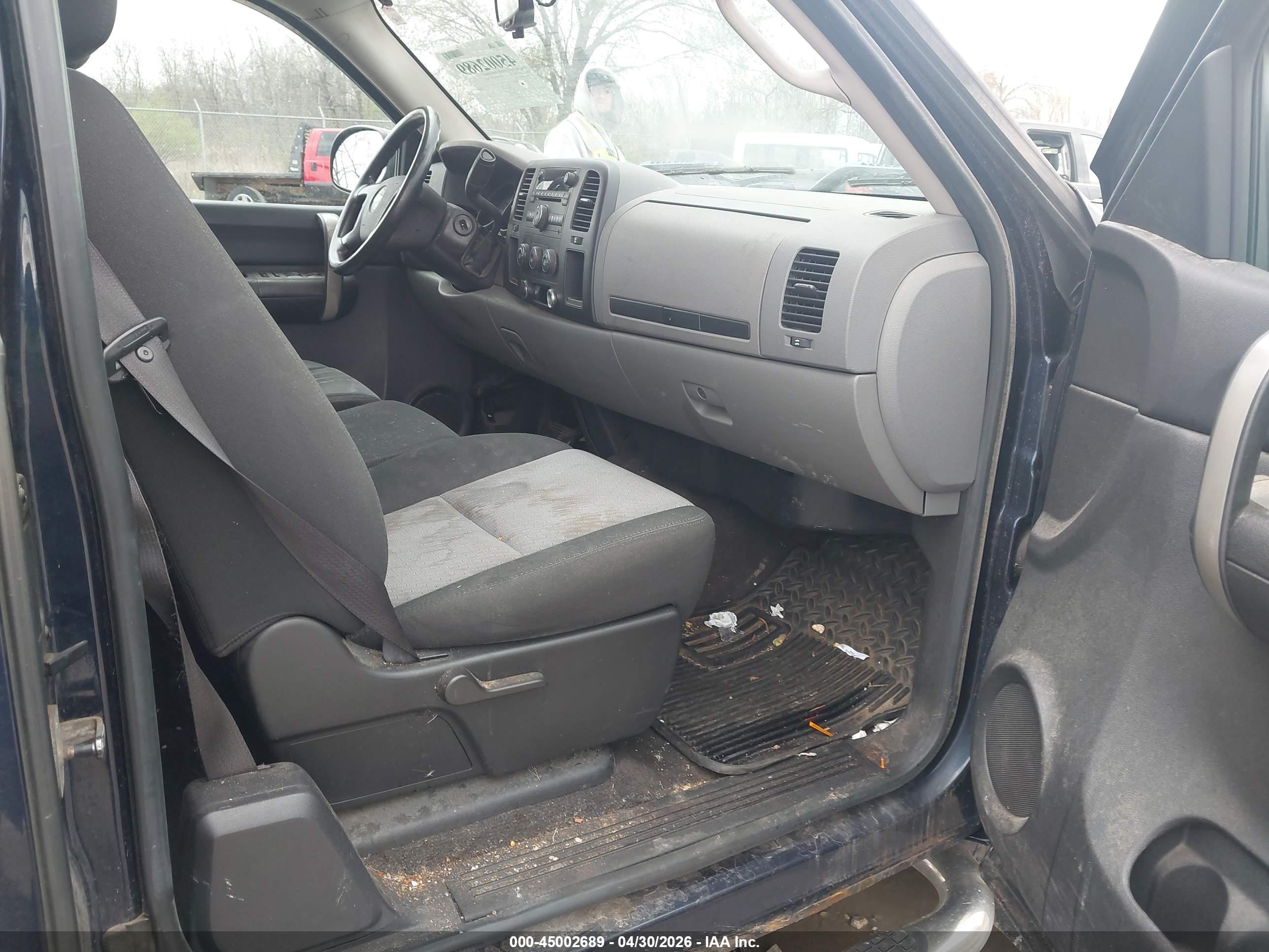 CHEVROLET SILVERADO image 5