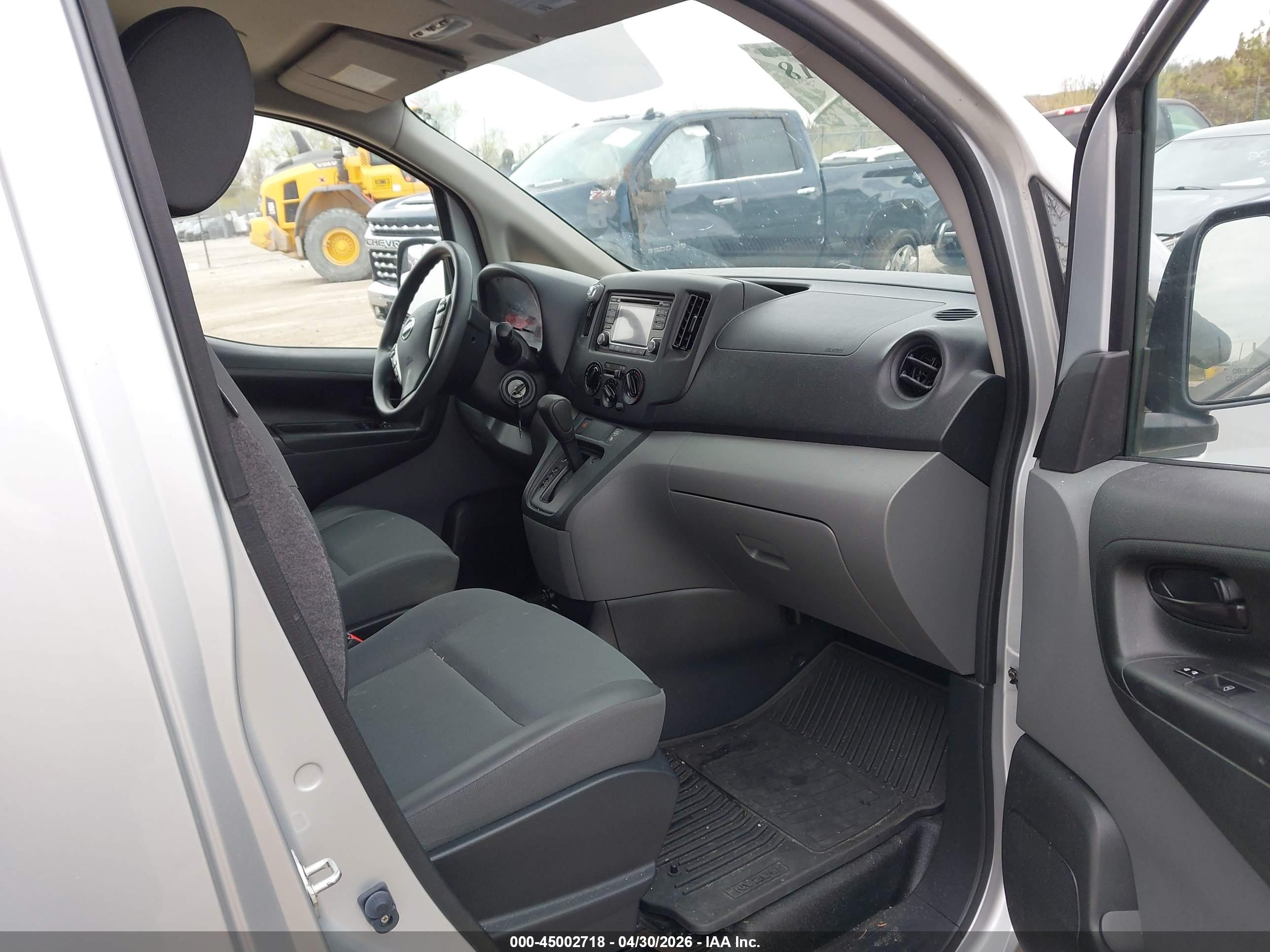 NISSAN NV200 image 5