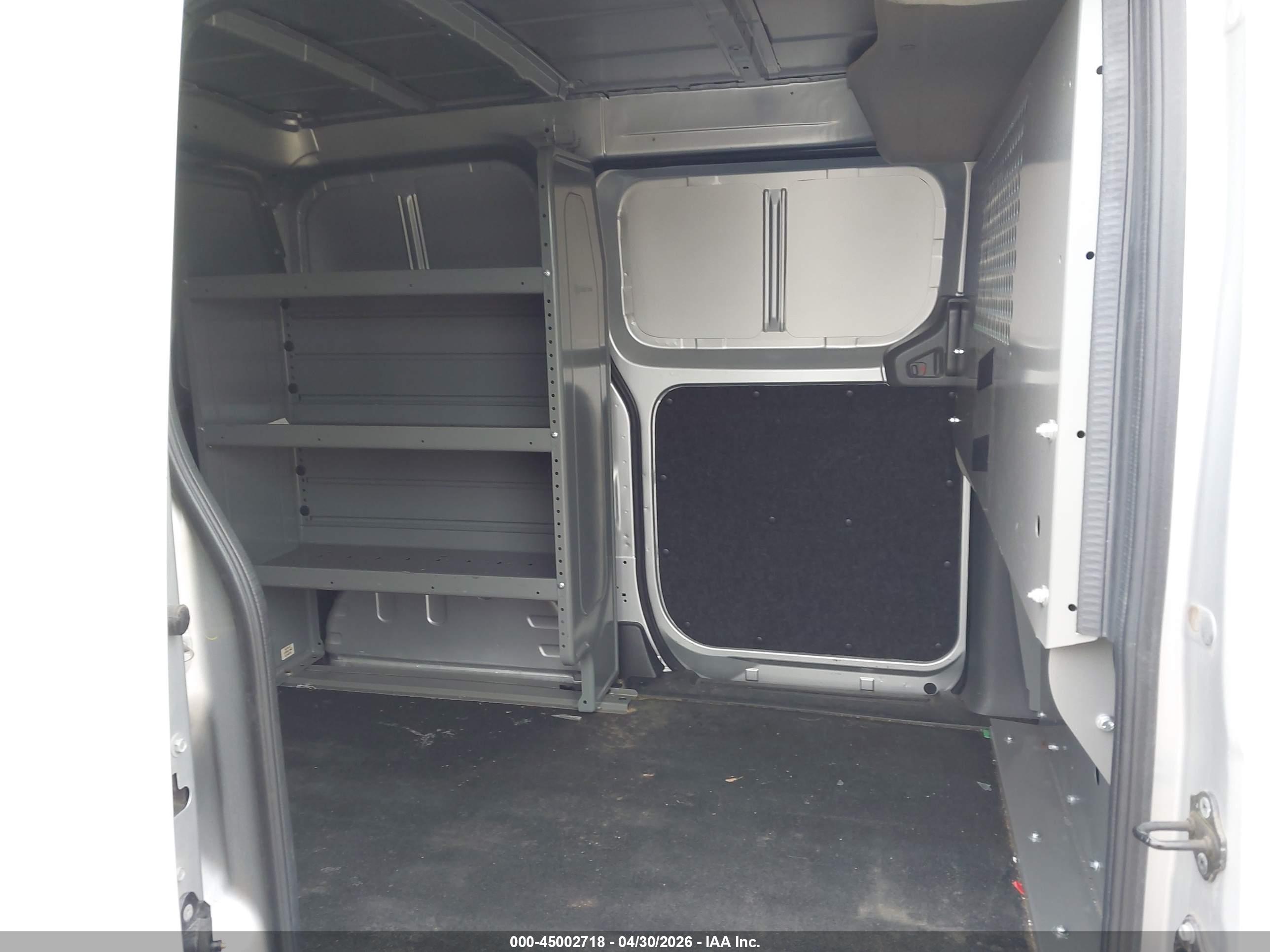 NISSAN NV200 image 8