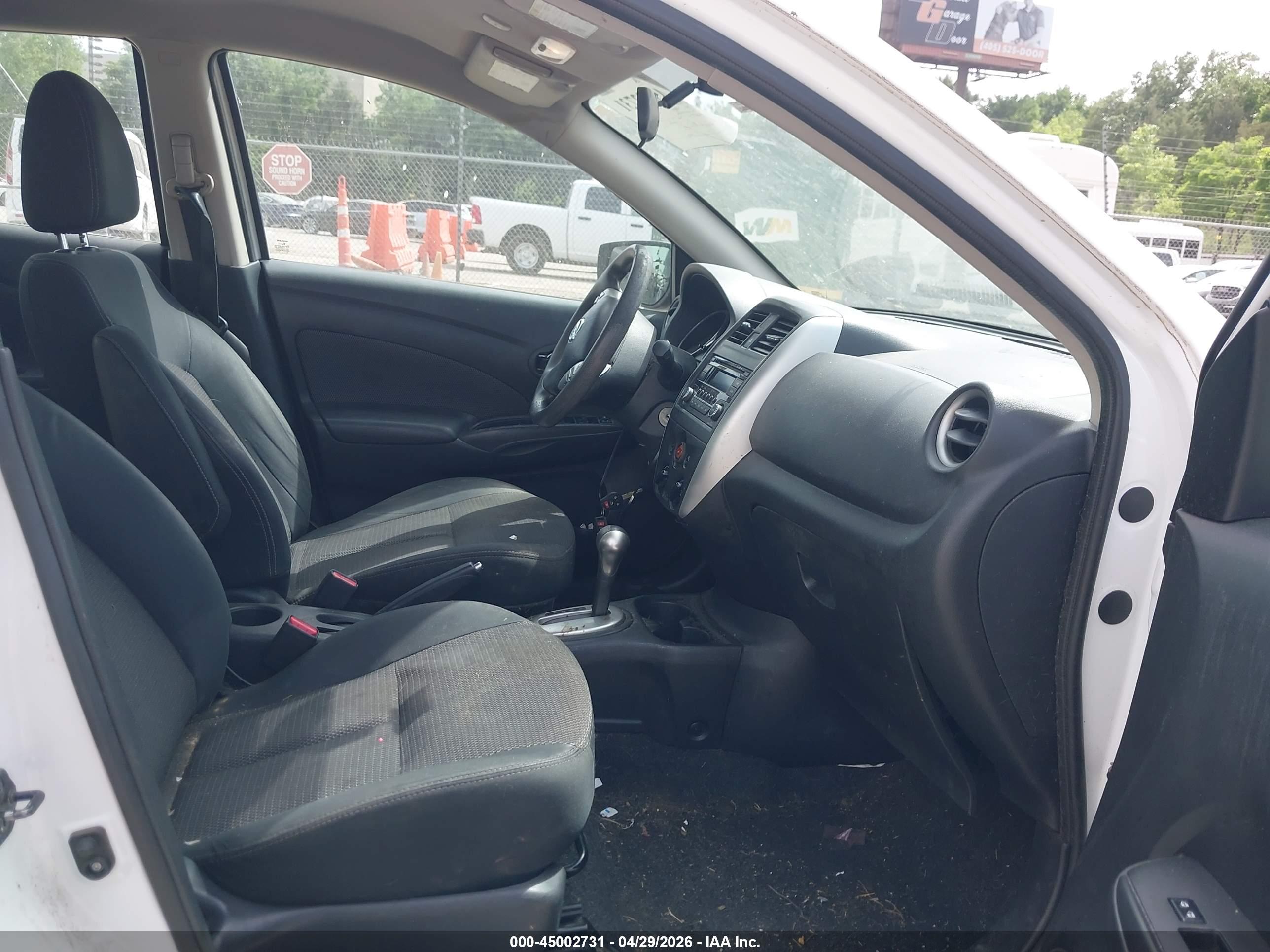 NISSAN VERSA image 5