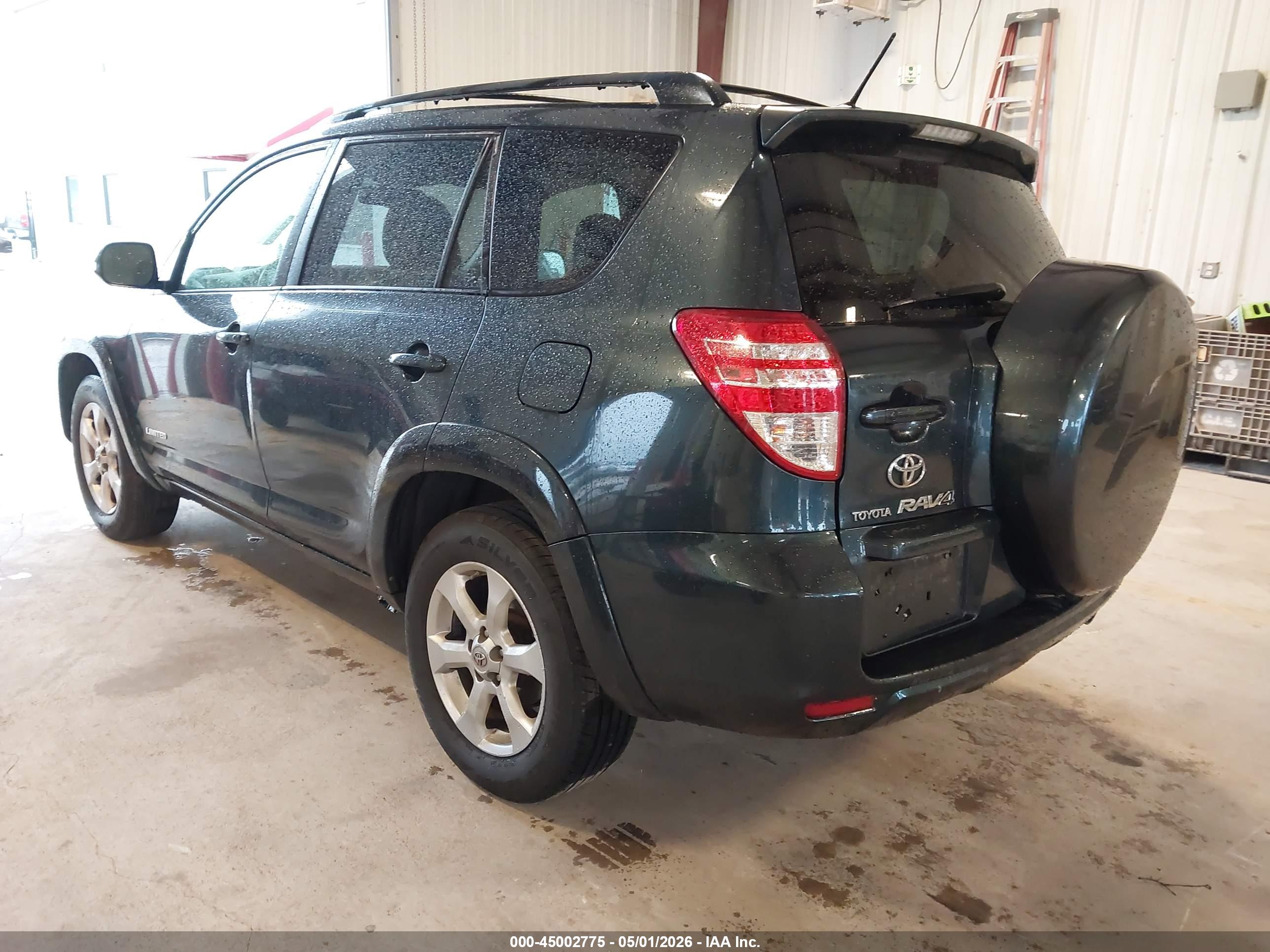 TOYOTA RAV4 image 3