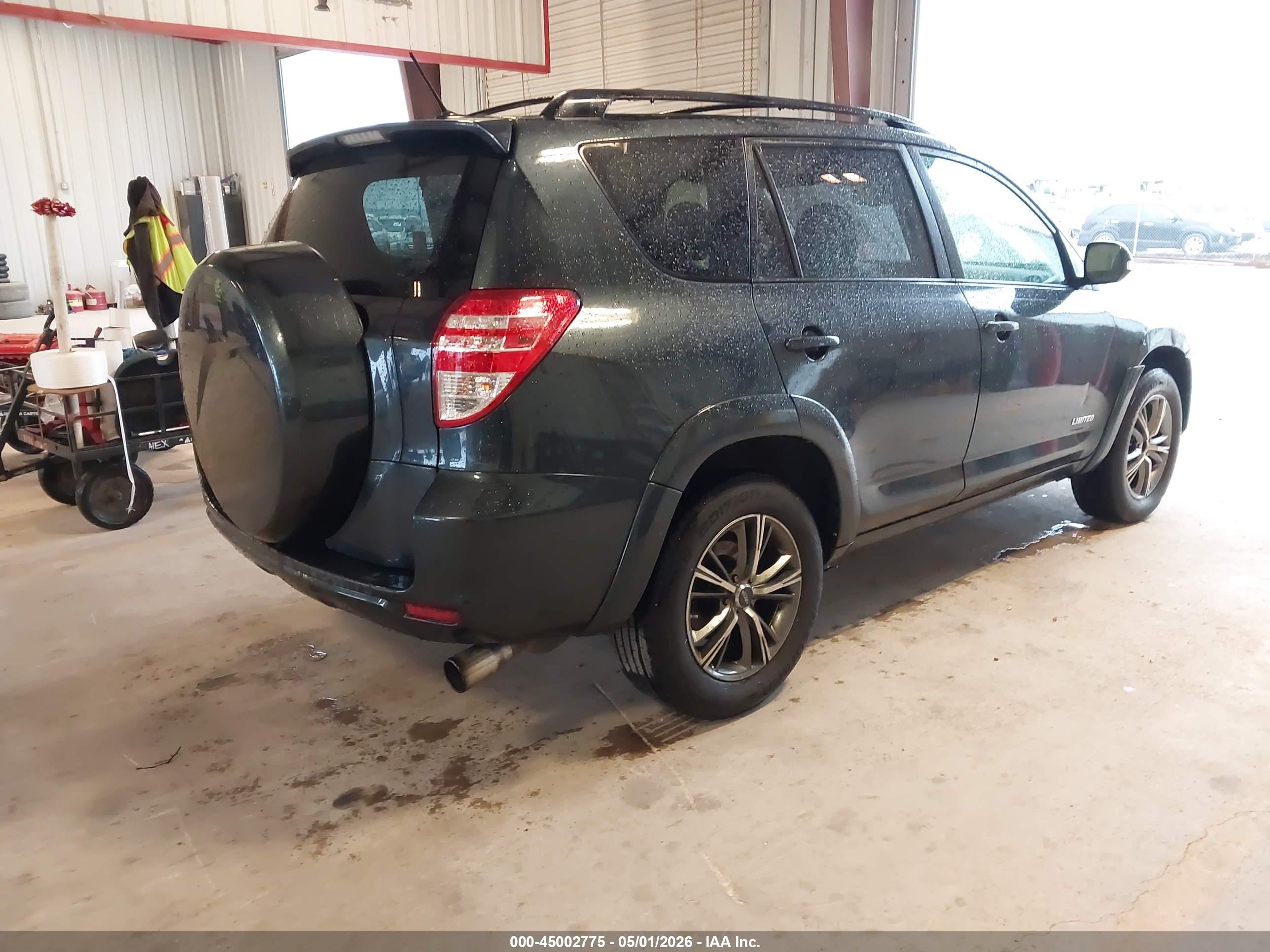 TOYOTA RAV4 image 4