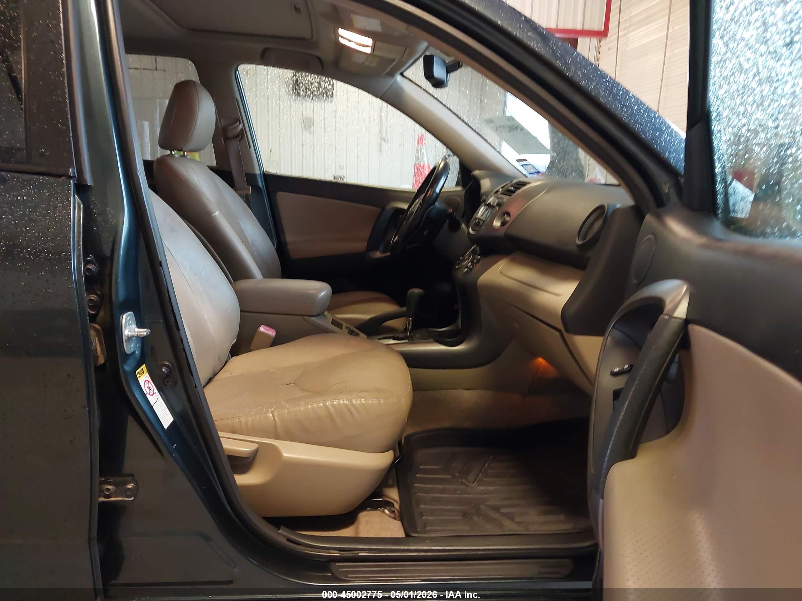 TOYOTA RAV4 image 5