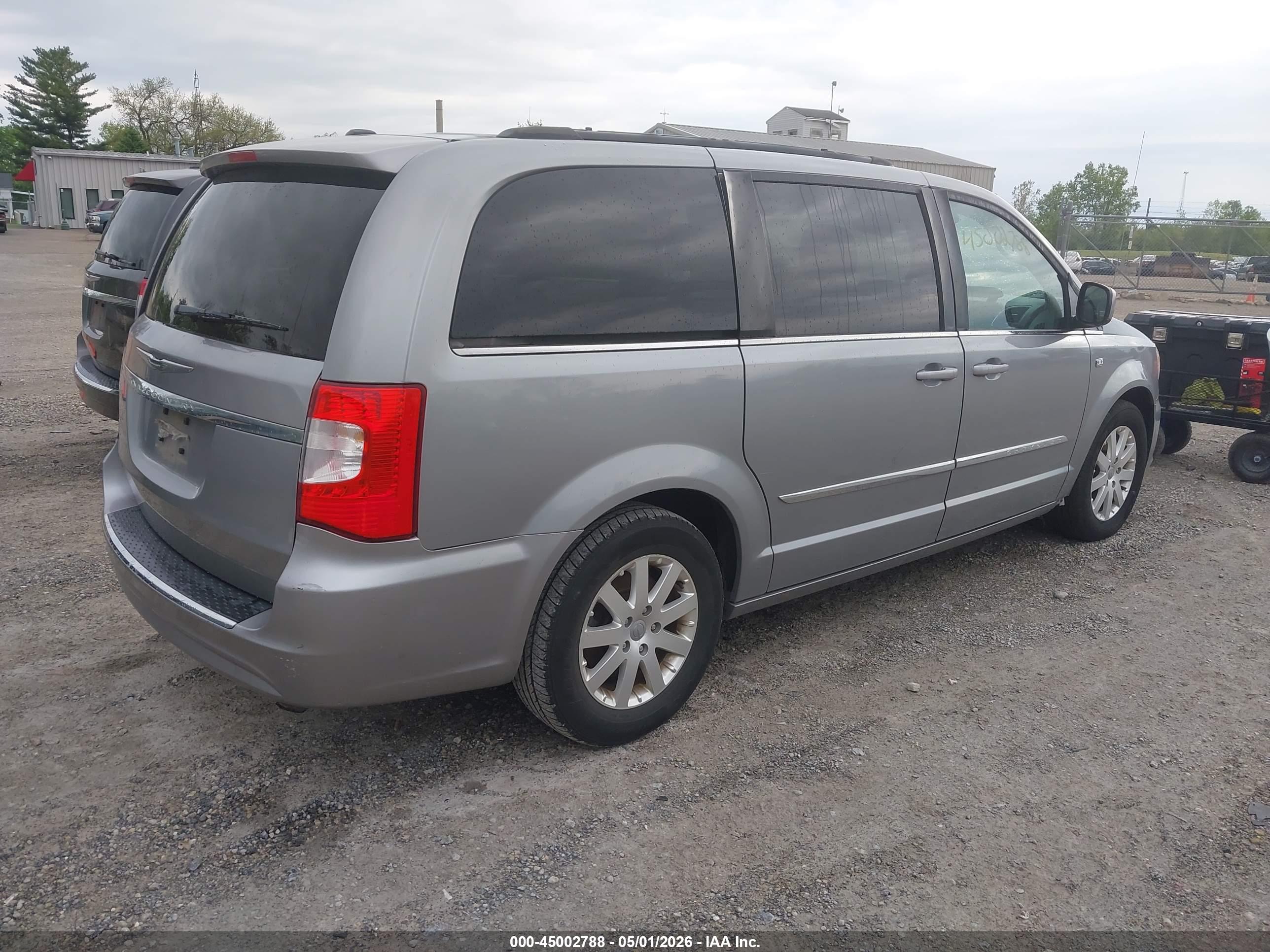CHRYSLER TOWN image 4